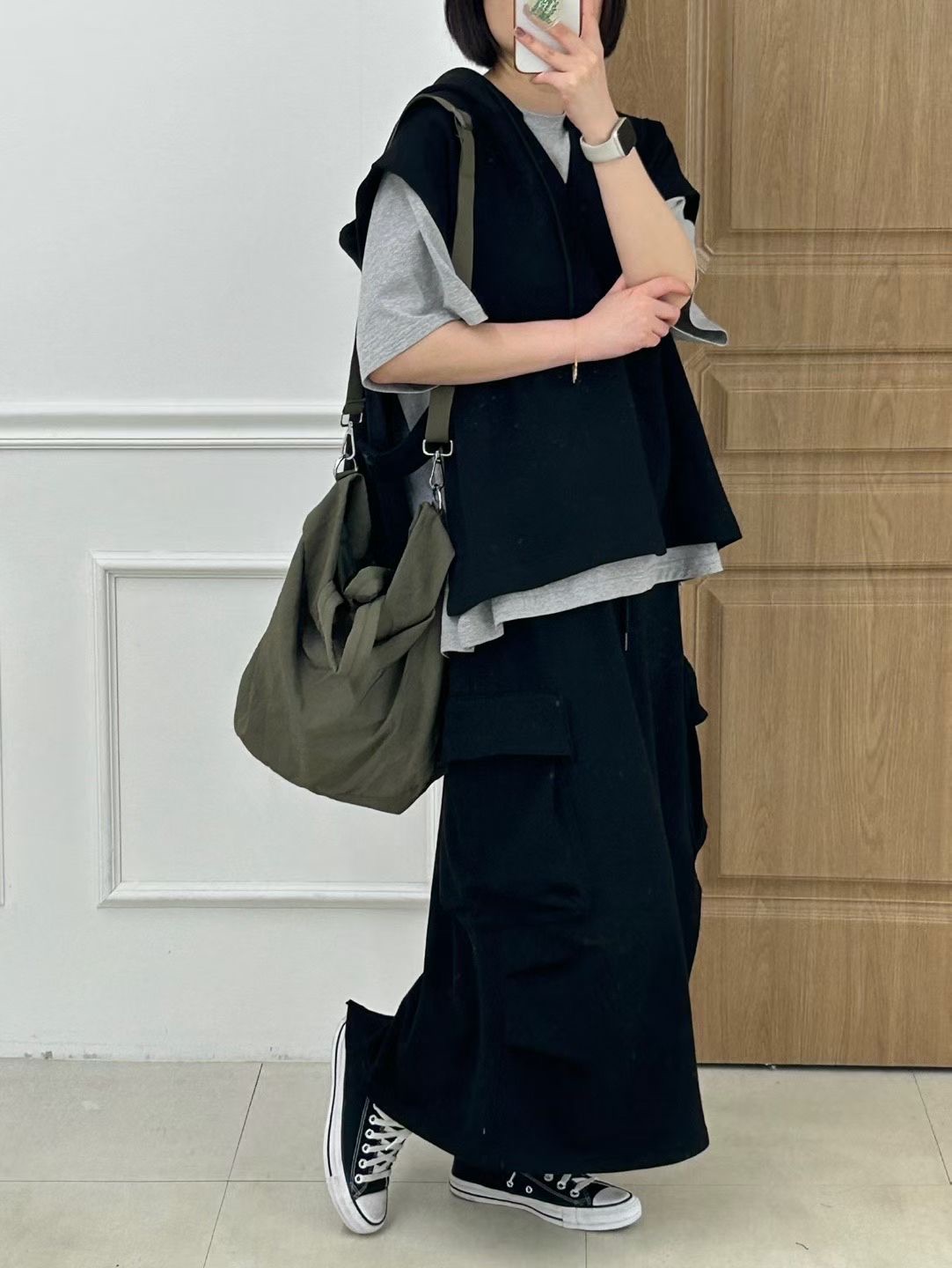 KL19 / BUTTON HOODED PONCHO VEST