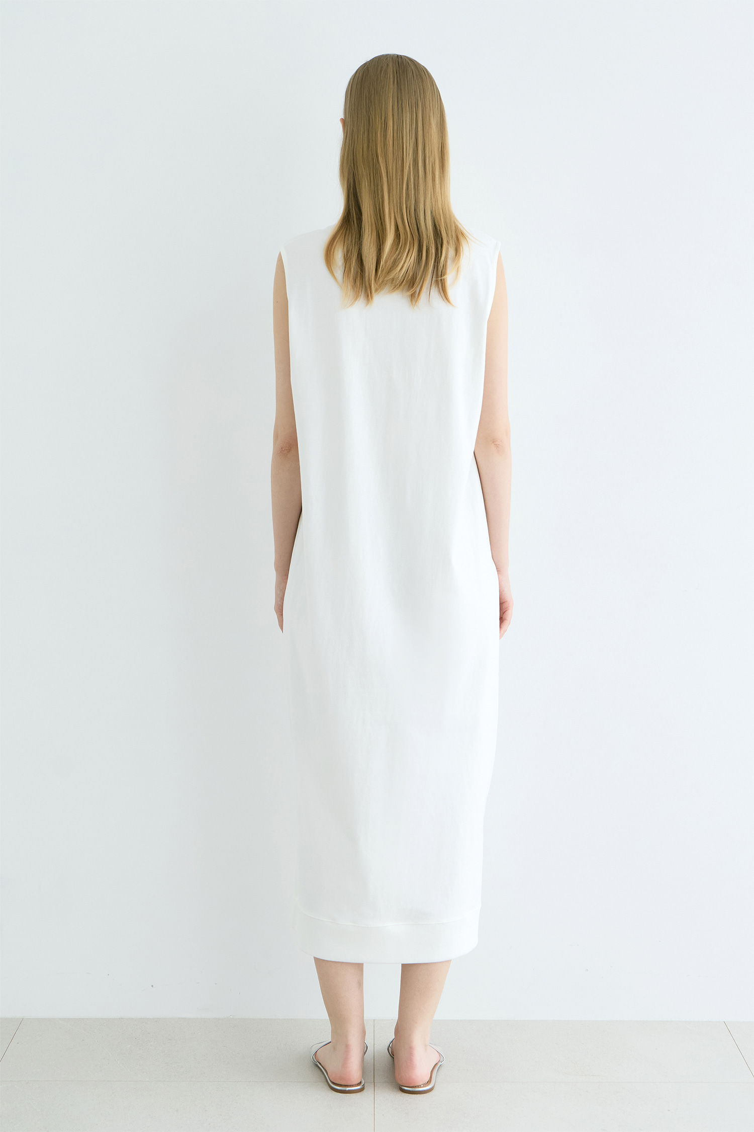 WW30 / SOLID SLIT DRESS