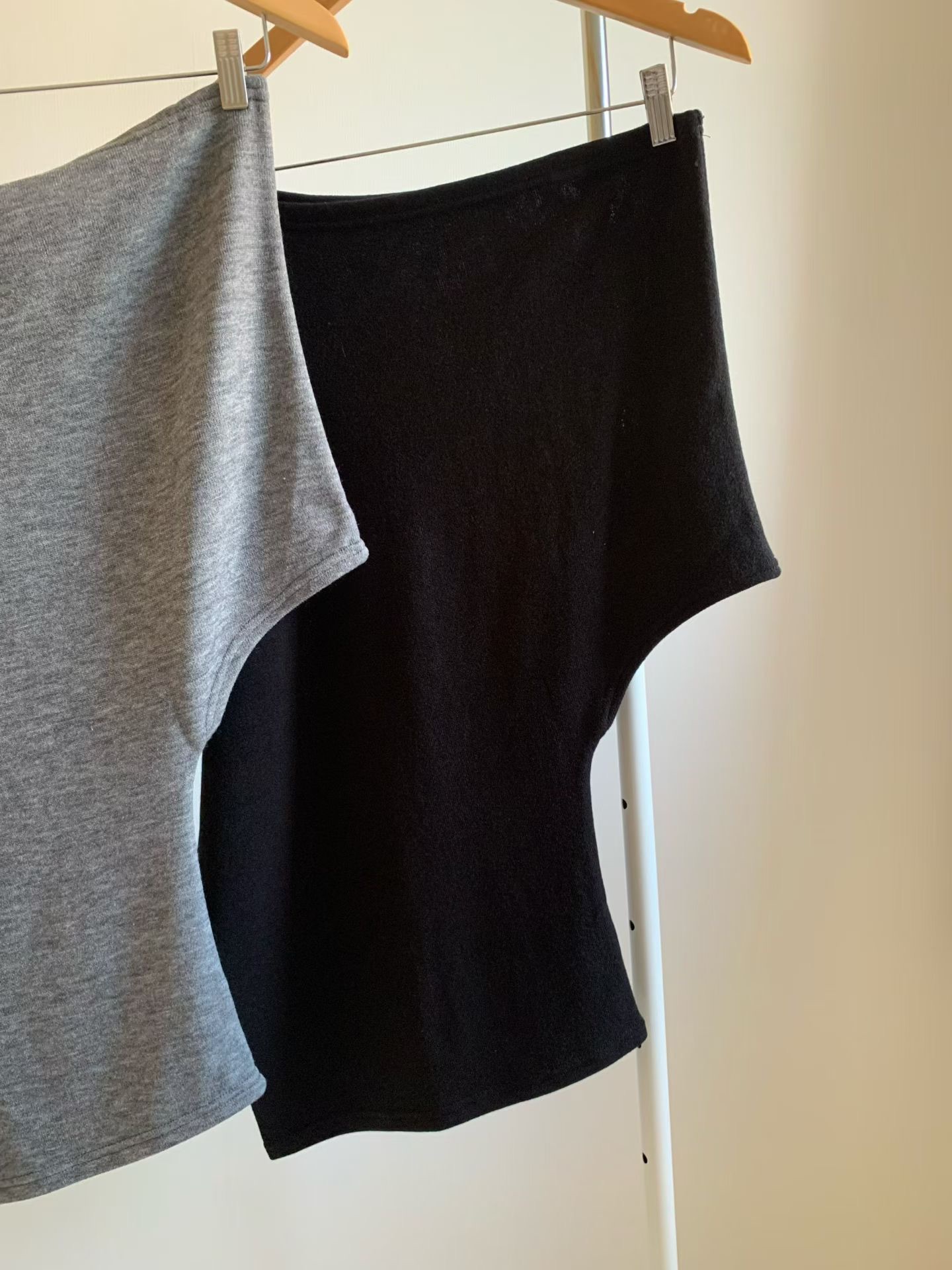 TS12 / ONE SHOULDER RUCHED TOP