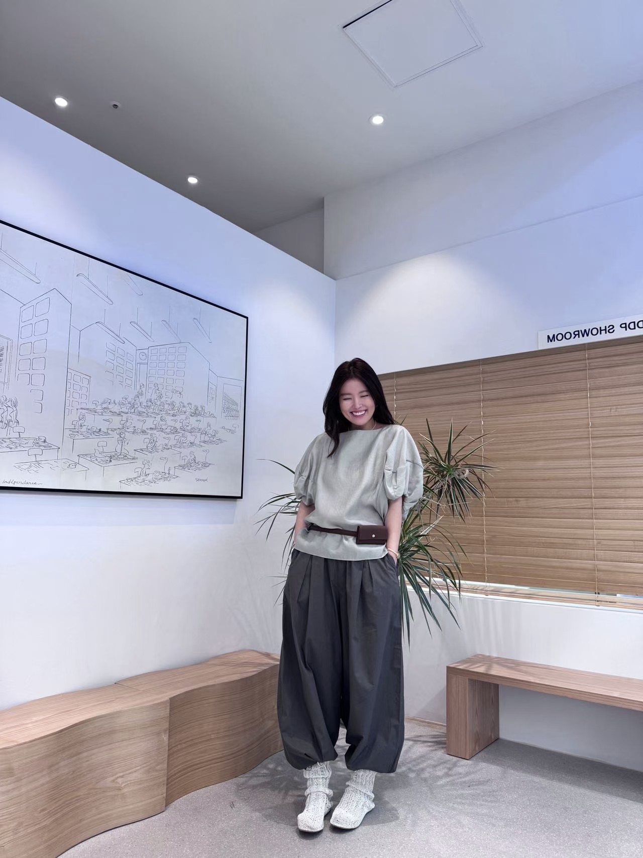 UE31 / VOLUME SLEEVES BOAT NECKLINE