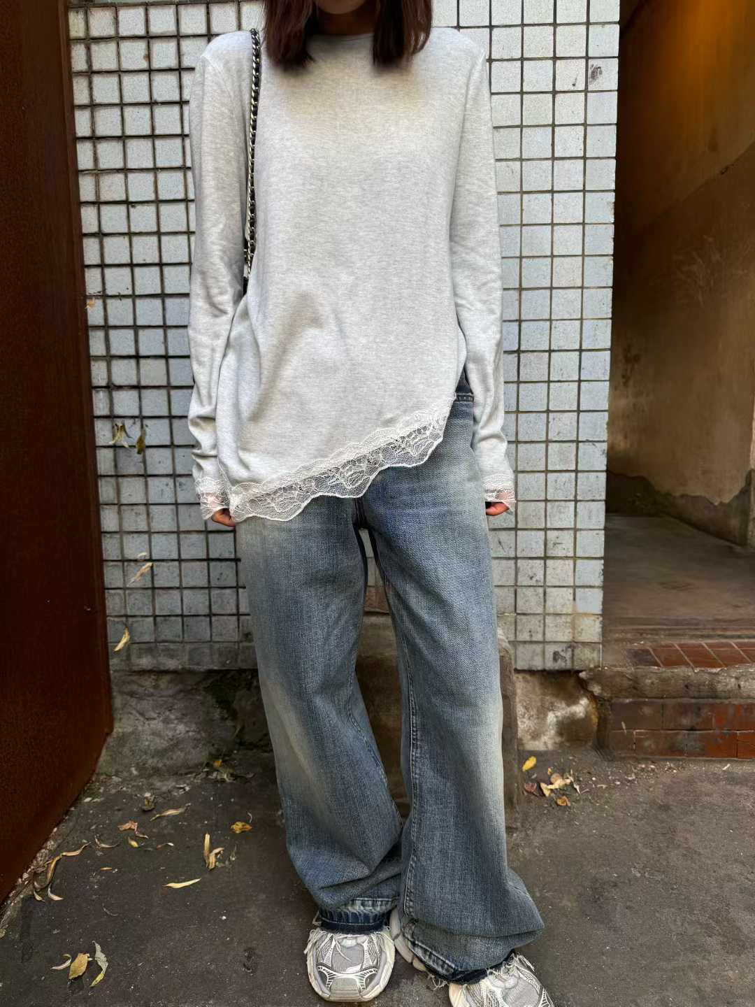 DAWN LACE TRIM ASYMMETRIC HEM PULLOVER