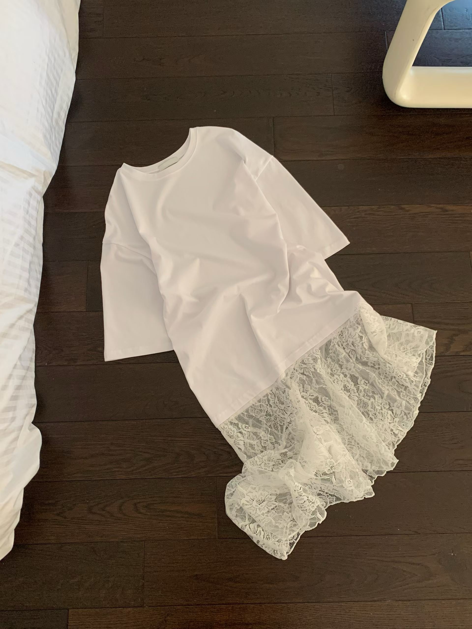 EMMY LACE HEM OVERSIZED TEE