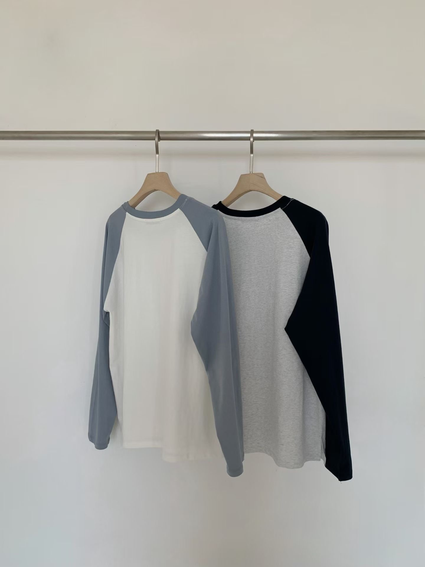 JU01 / "IT'S NOTHING" TWO-TONE PULLOVER