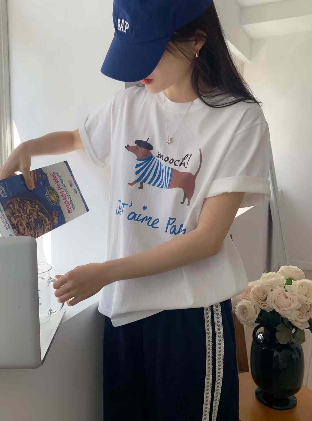 DEVORAH 'SMOOCH!' DACHSHUND TEE