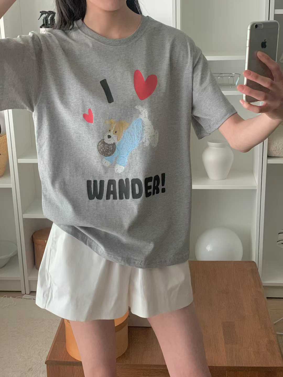 DERILL WANDER DOG GRAPHIC TEE