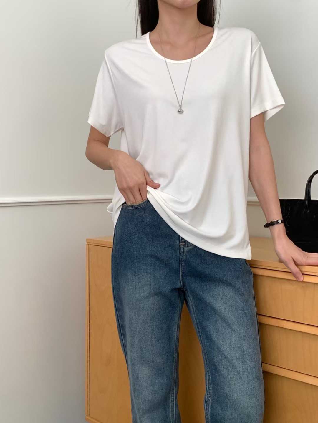 DARSI SCOOP NECK BASIC TEE