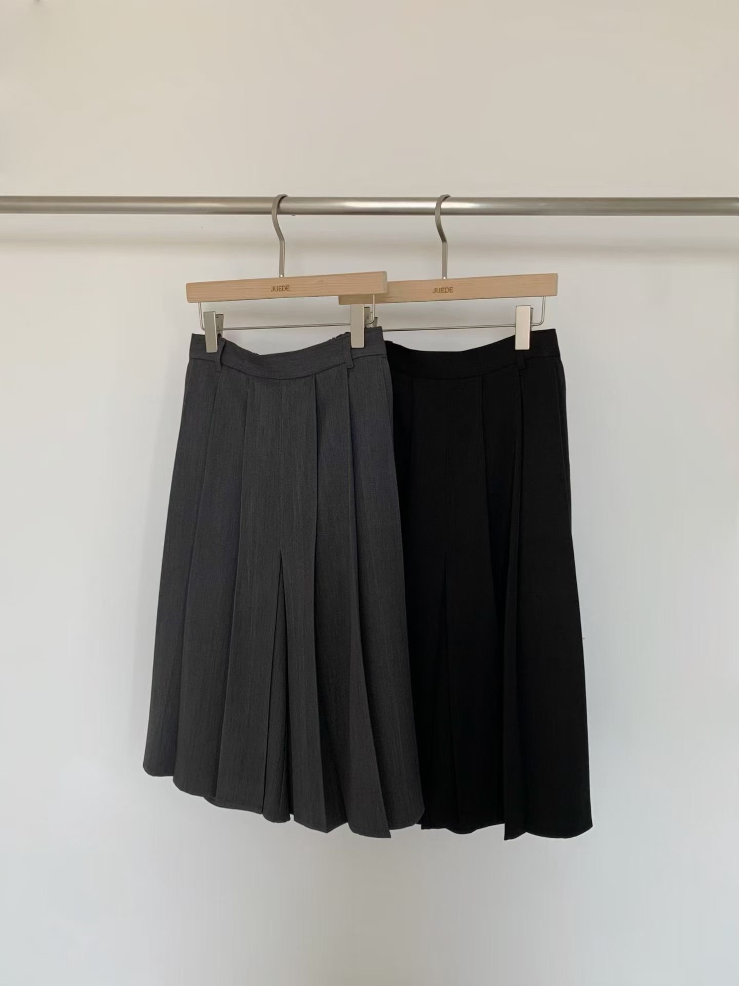JU11 / ELASTIC WAISTBAND PLEATED CULOTTES
