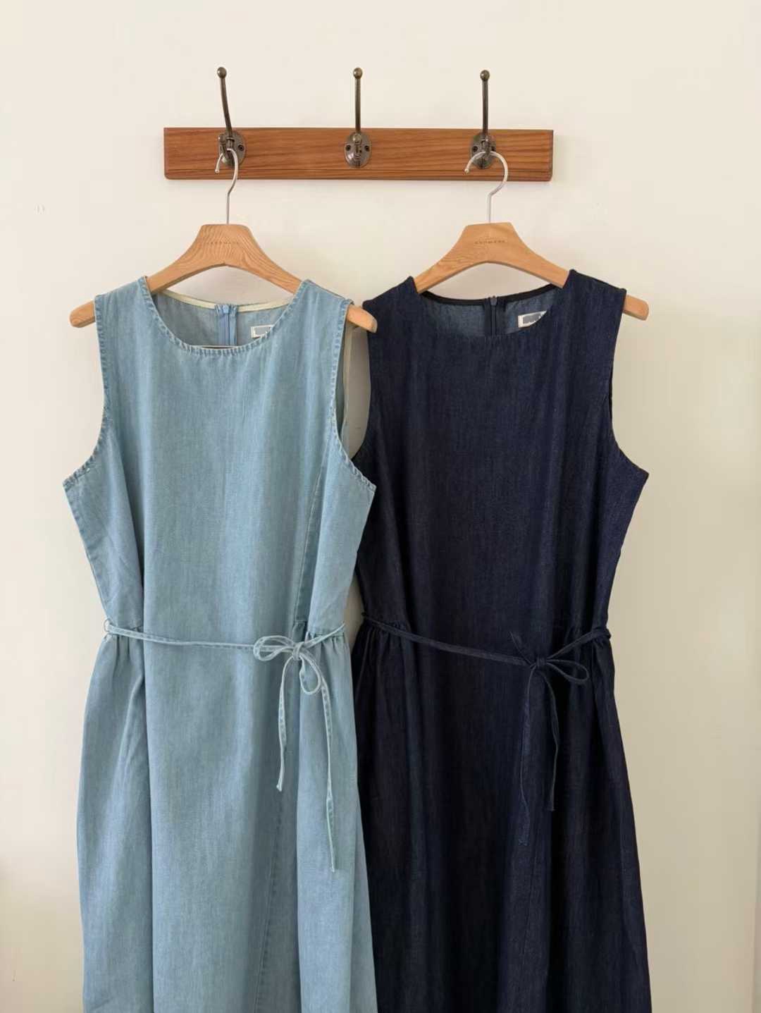 EDEN WAIST TIE SLEEVELESS DENIM DRESS