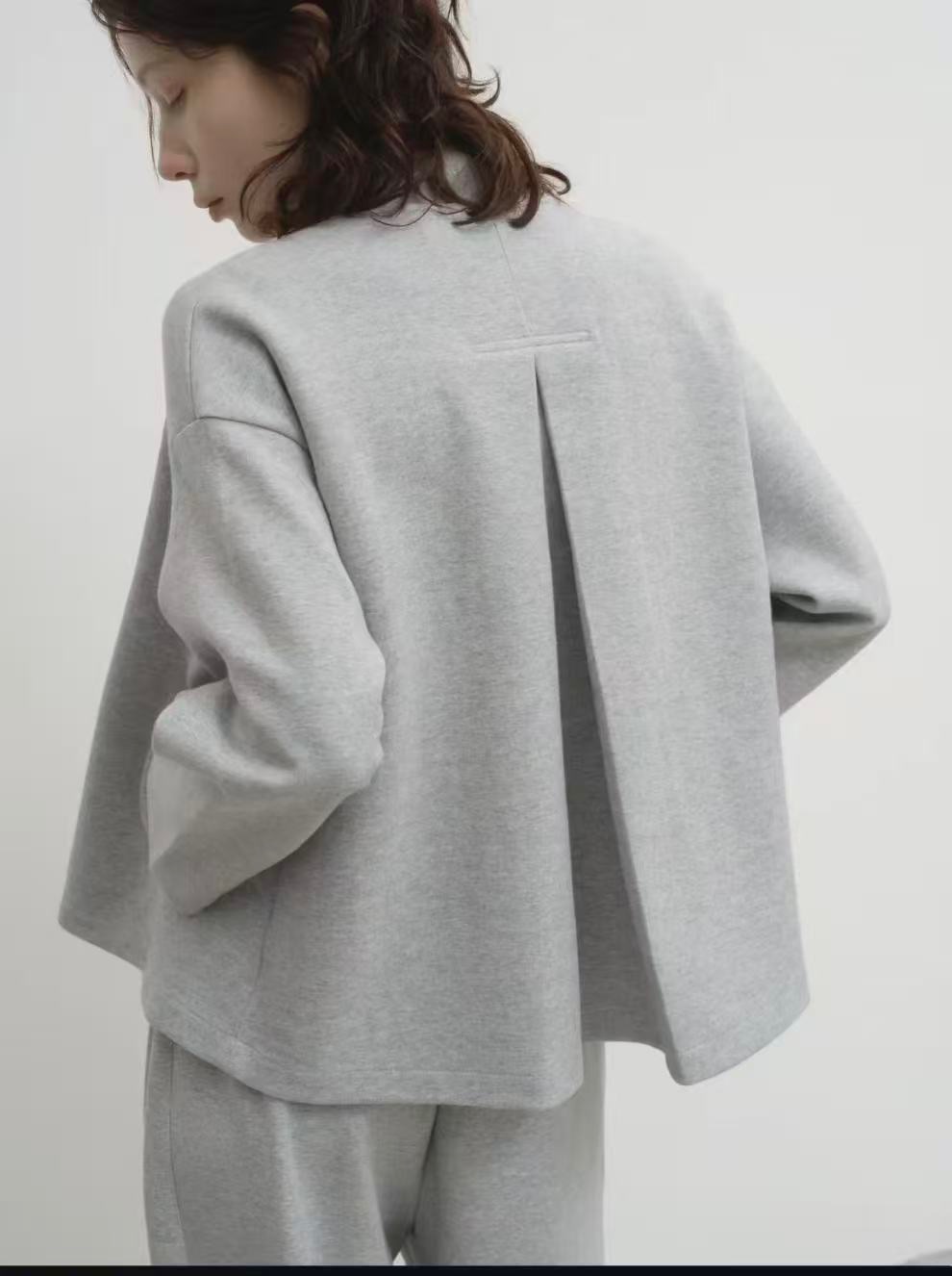 4501 / BUTTONLESS LAPEL POCKET OUTER