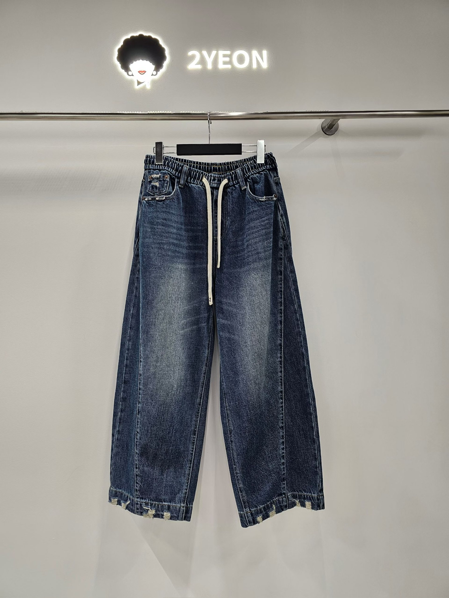 NY09 / Distressed Hem Loose Fit Trousers