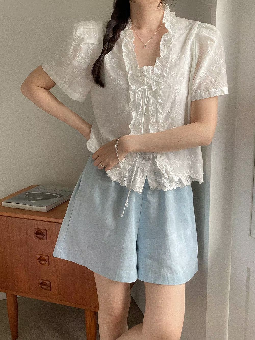 PG04 / BRODERIE BLOUSE WITH FRONT BUTTONS