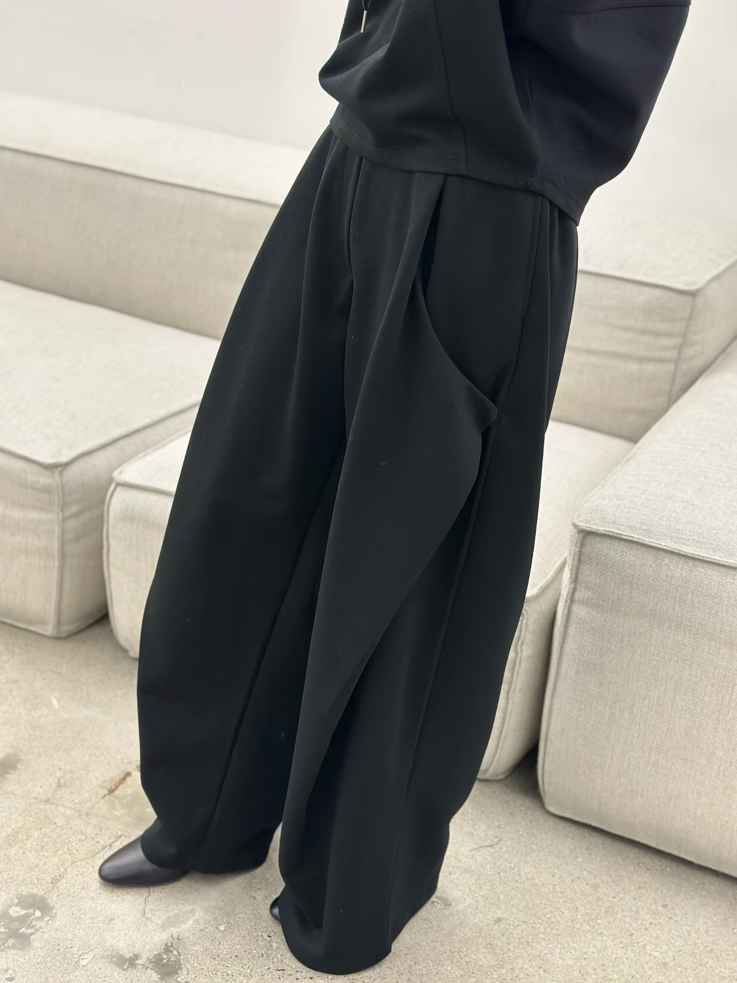 LE08 / SIDE DETAIL POCKET TROUSERS