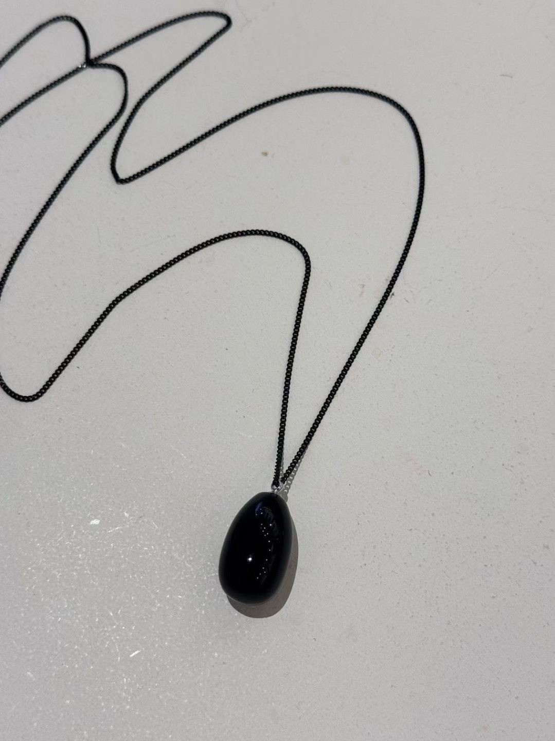 YQ40 / SINGLE BLACK PENDANT LONG NECKLACE