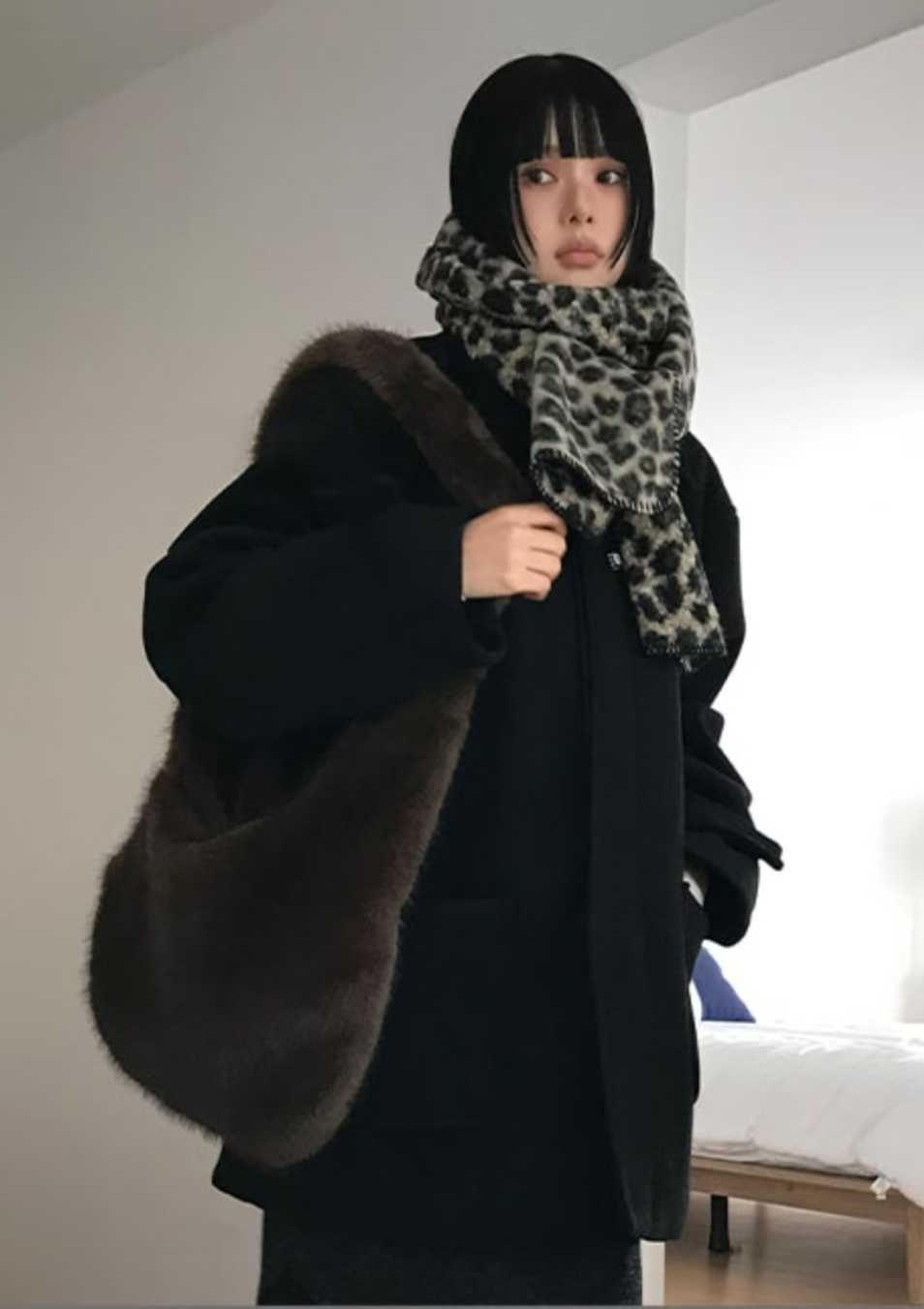 DUA FLUFFY CROSSBODY BAG