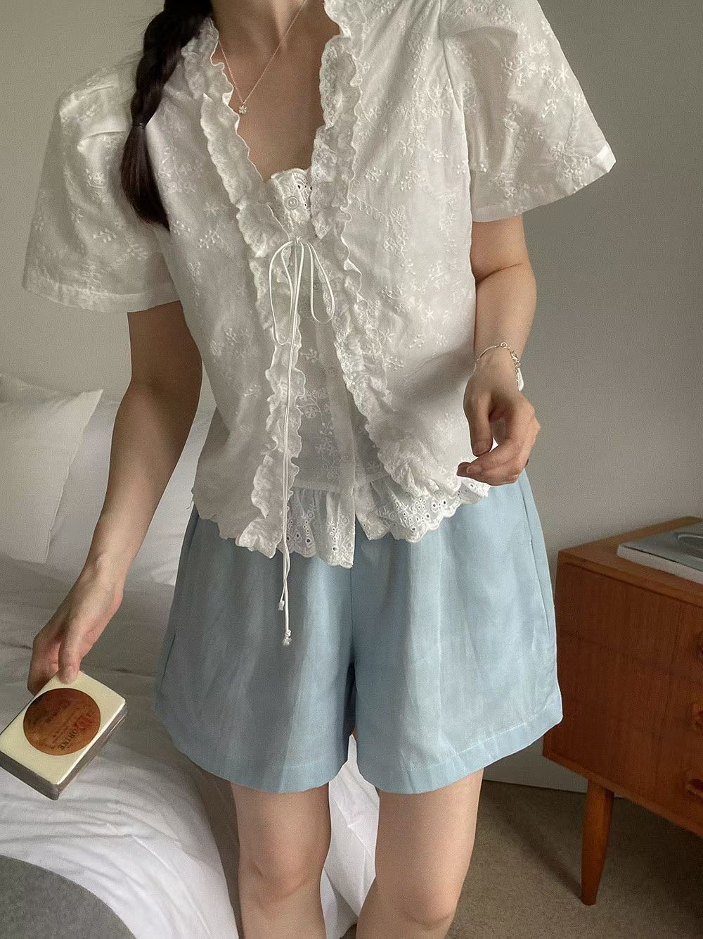 PG04 / BRODERIE BLOUSE WITH FRONT BUTTONS