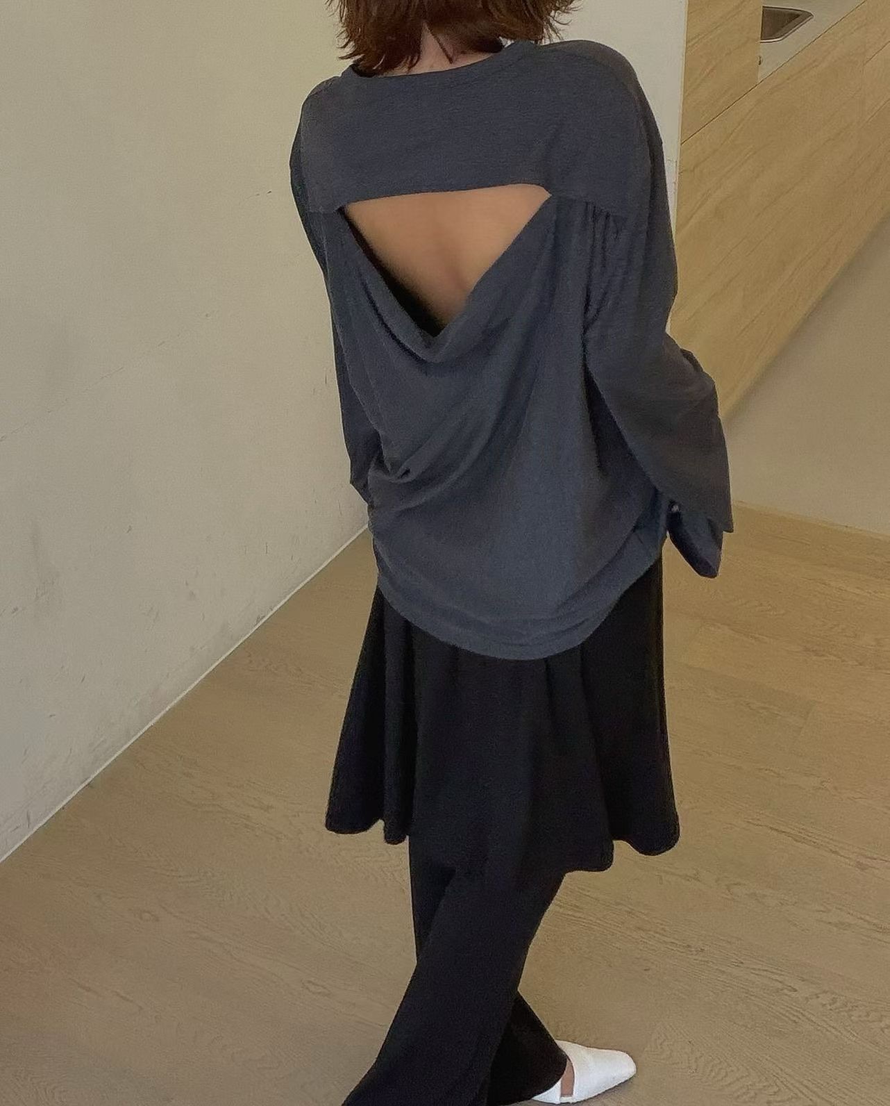PT19 / OPEN BACK DETAIL LONG SLEEVES TEE