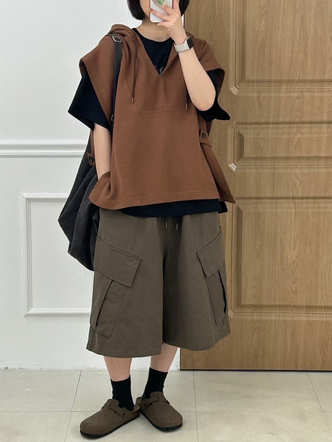 KL19 / BUTTON HOODED PONCHO VEST