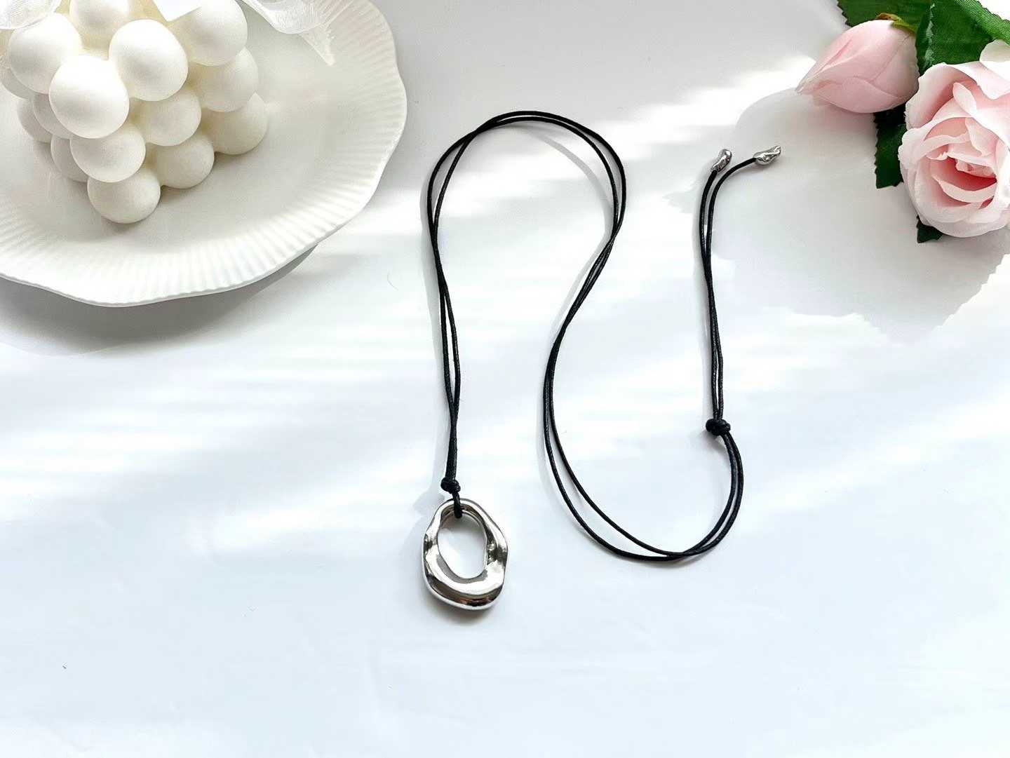 FRANCINNE IRREGULAR DONUT PENDANT STRING NECKLACE