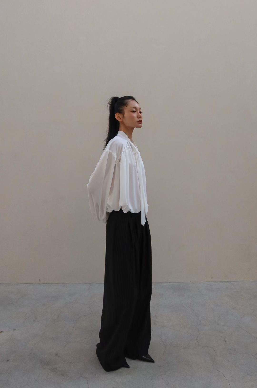 BY09 / FRONT TIE LONG SLEEVES BLOUSE