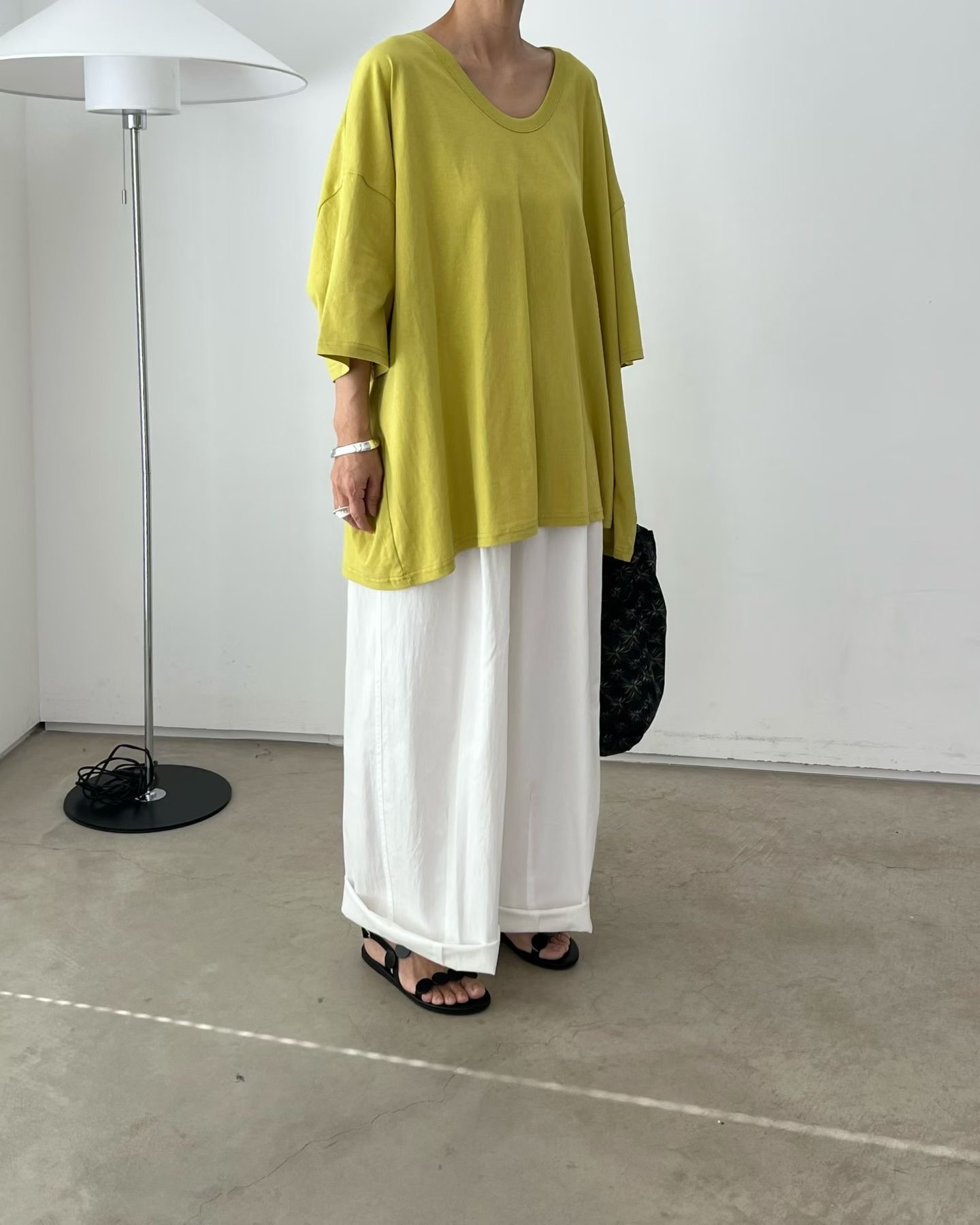 VN27 / U-NECK LOOSE FIT TEE