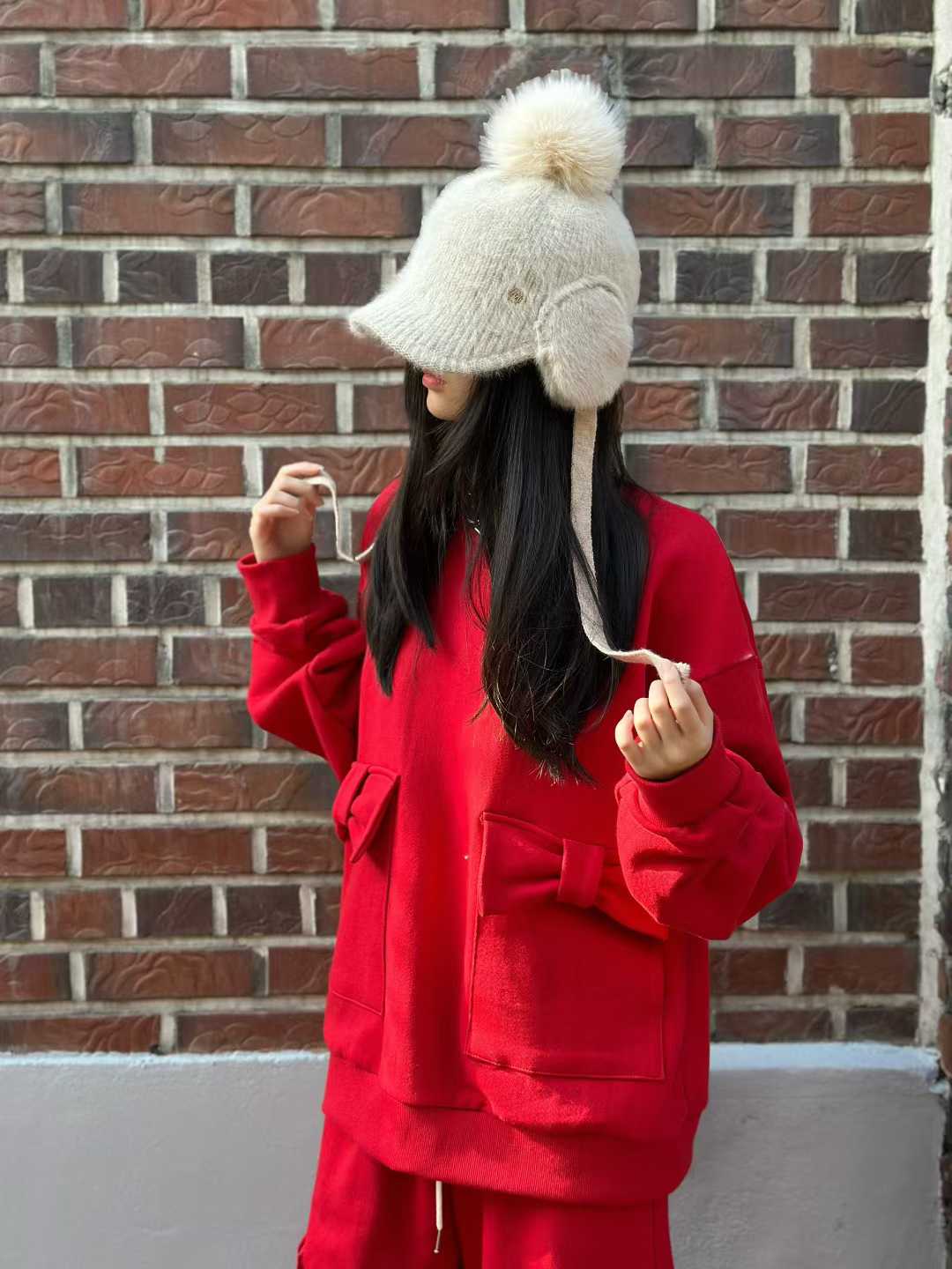 DAISY BOW POCKET SWEATSHIRT