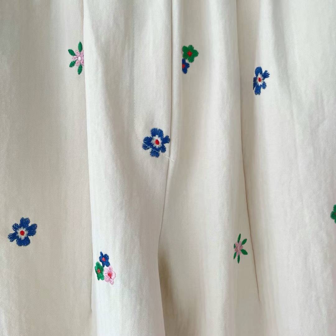 Bonnie embroidered flowers trousers