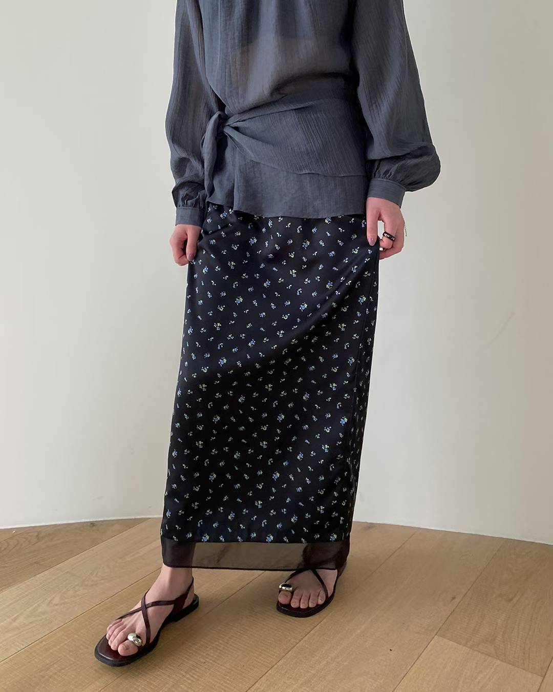ESSENCE BACK BANDING SATIN FLORAL SKIRT