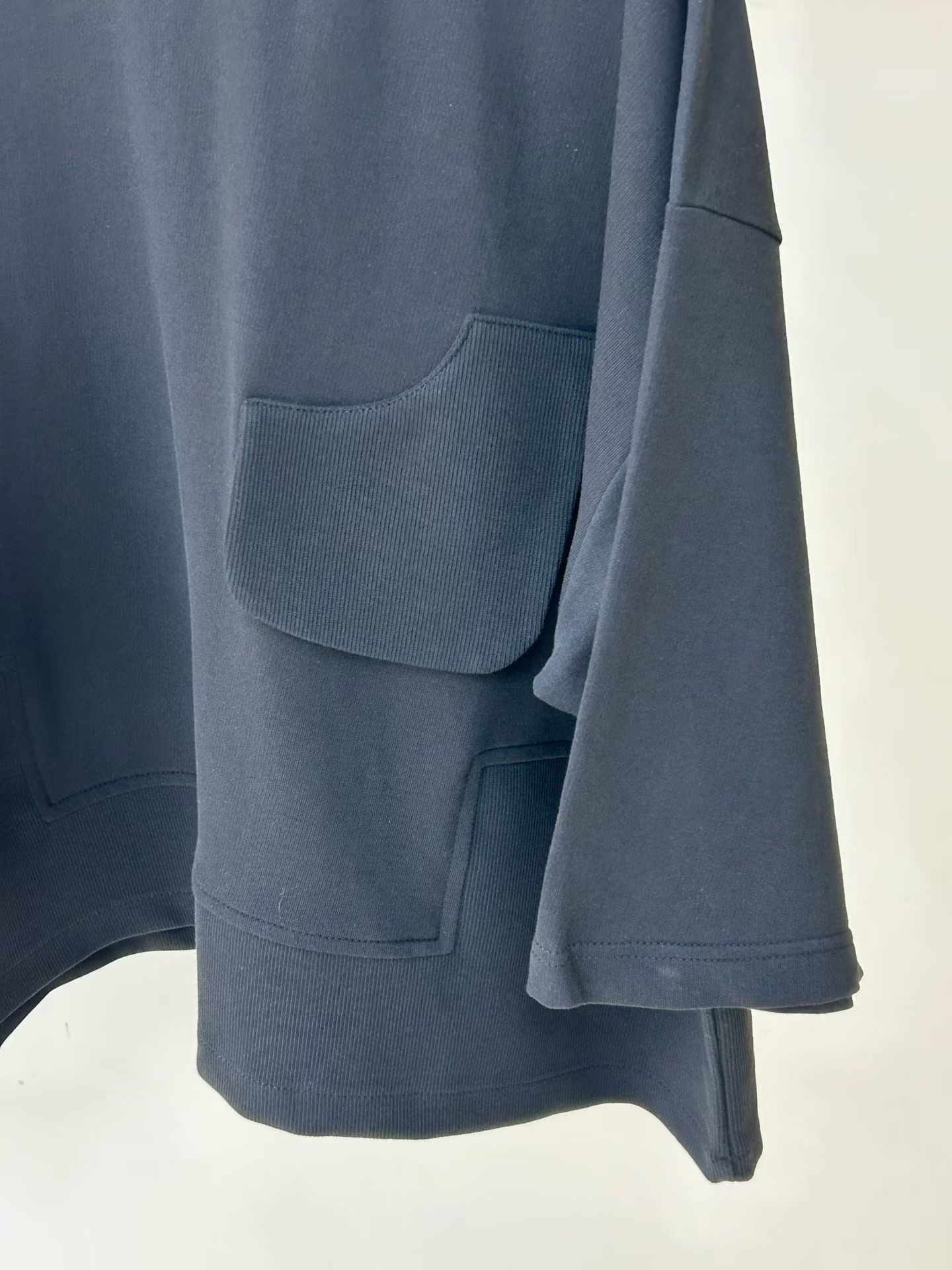 KL21 / RIBBED PANEL POCKET OVERSIZED TEE