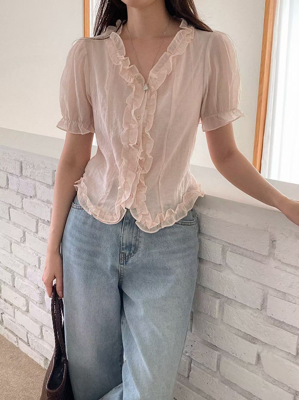 PG02 / V-NECKLINE RUFFLES BLOUSE