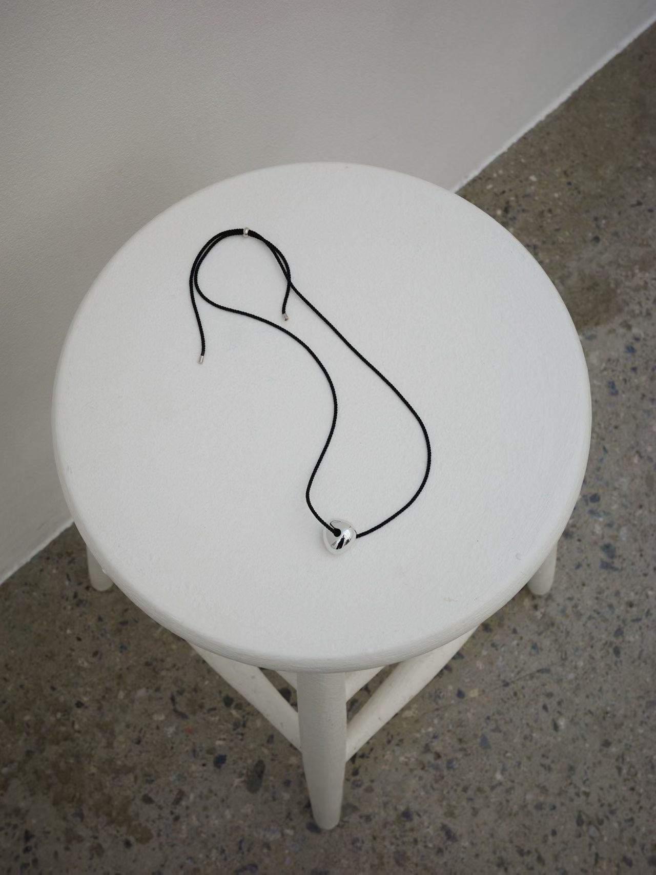 DK32 / IRREGULAR SHAPED PENDANT STRING NECKLACE