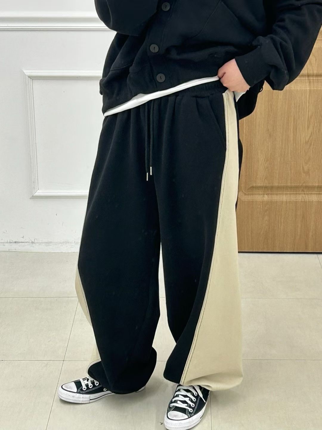 KR21 / Contrast Side Panel Jogger