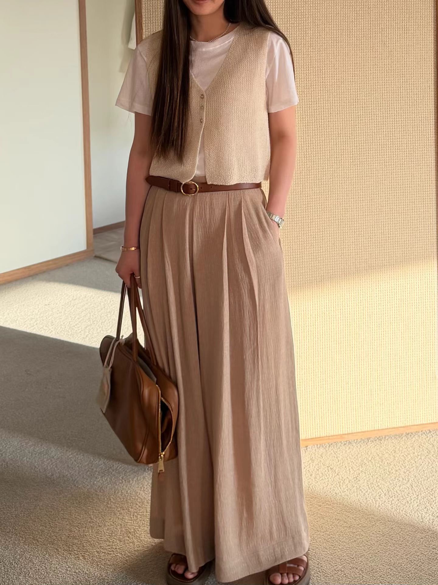MU27 / OPEN KNIT DEEP V-NECKLINE VEST