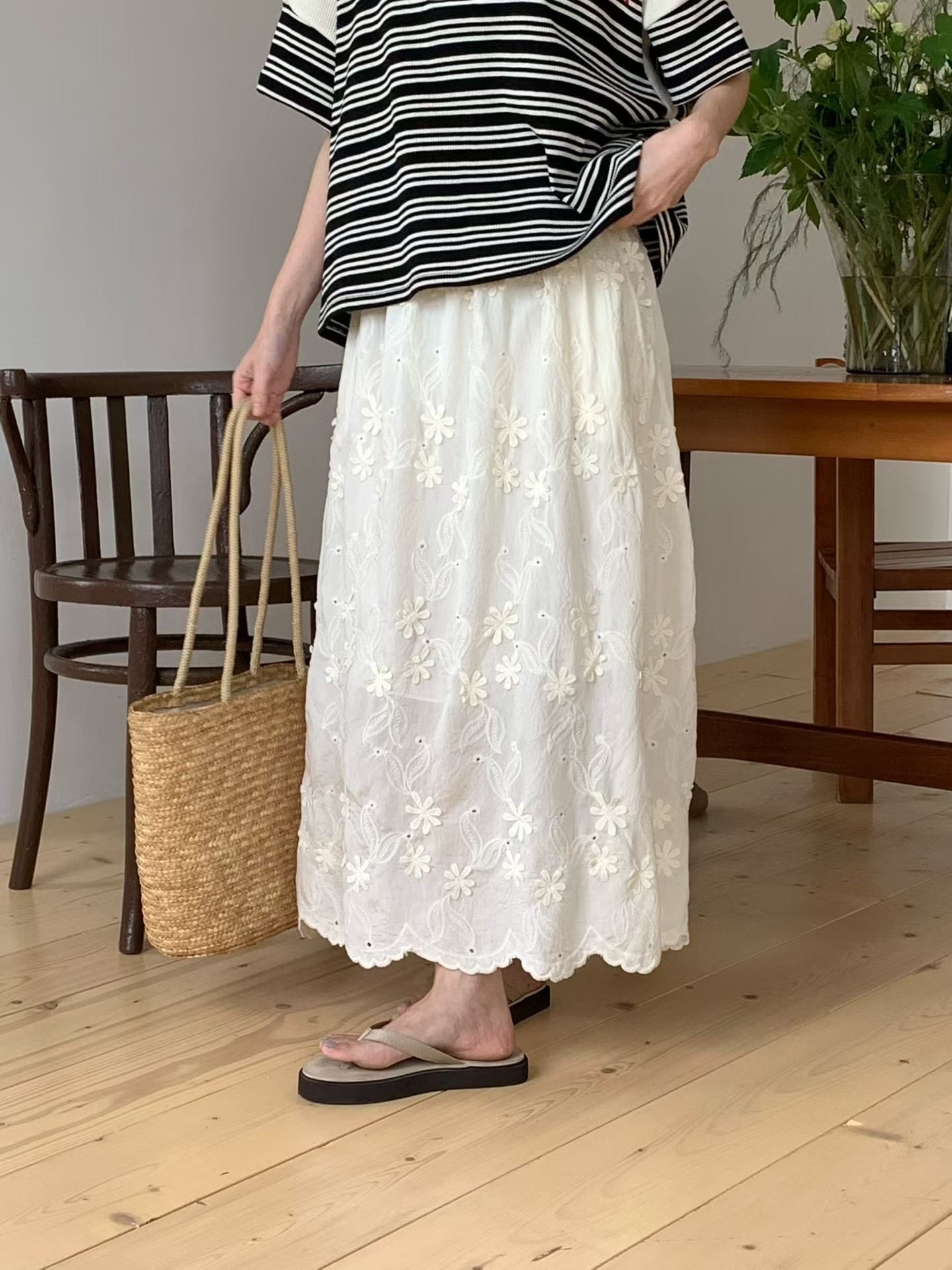 RT24 / FLORAL APPLIQUE POCKET MAXI SKIRT