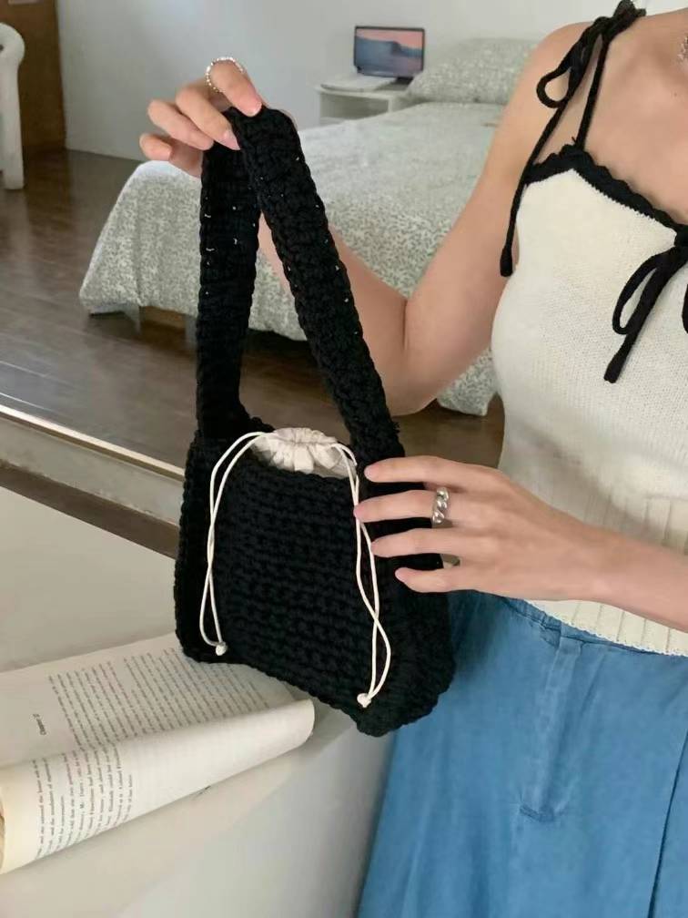 Badia crochet shoulder bag