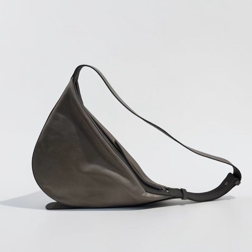 LP08 / HALF MOON SLING BAG