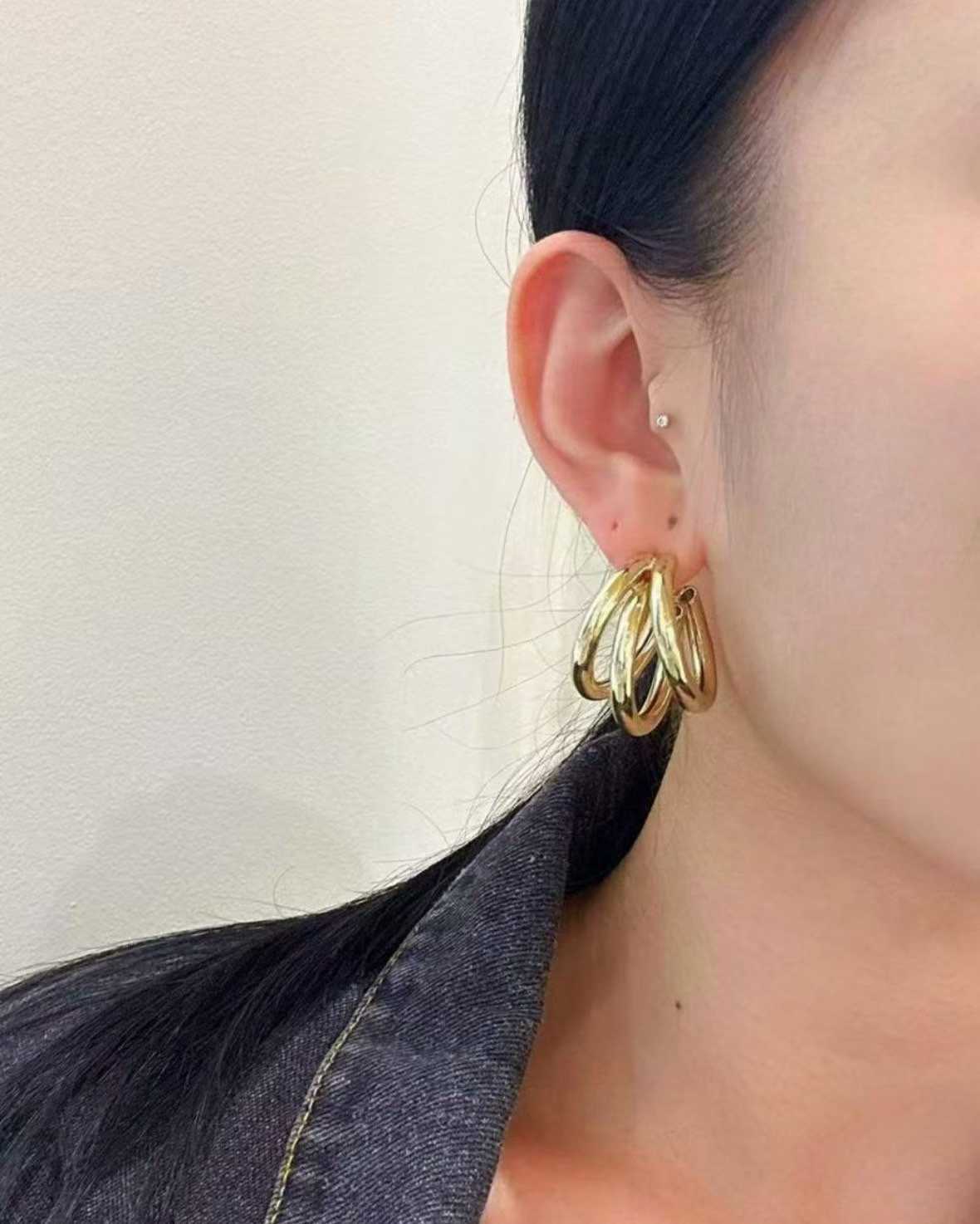 DOLLEY SWIGGLE EARRINGS