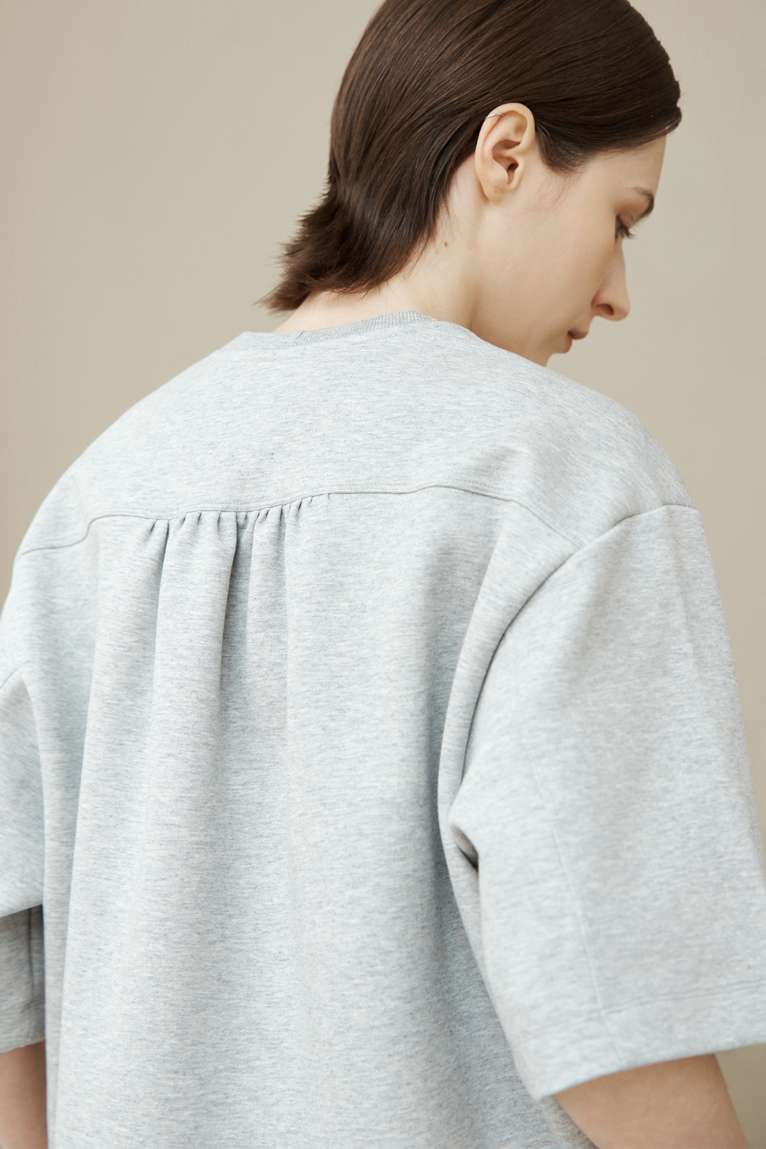 WW20 / BACK SHIRRED CUSHION ROUND SHORT SLEEVES