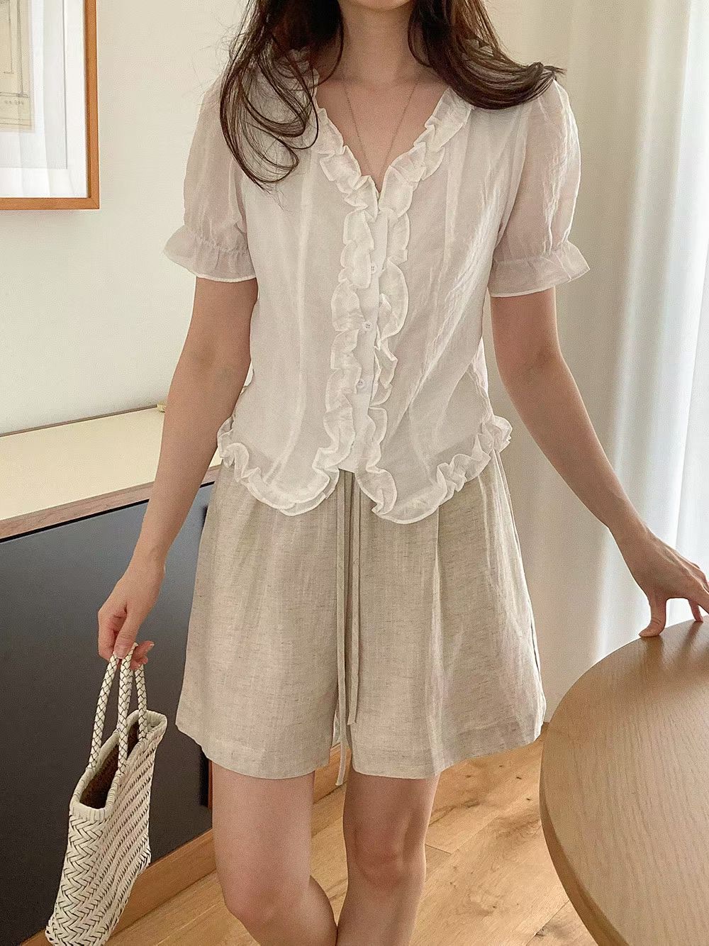 PG02 / V-NECKLINE RUFFLES BLOUSE