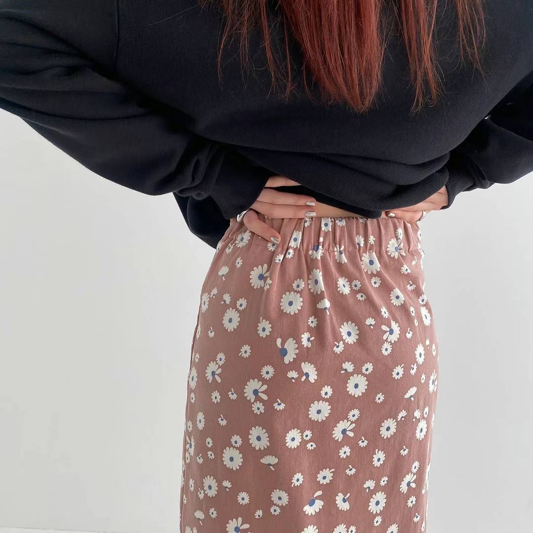 Ardenia daisy print pencil skirt