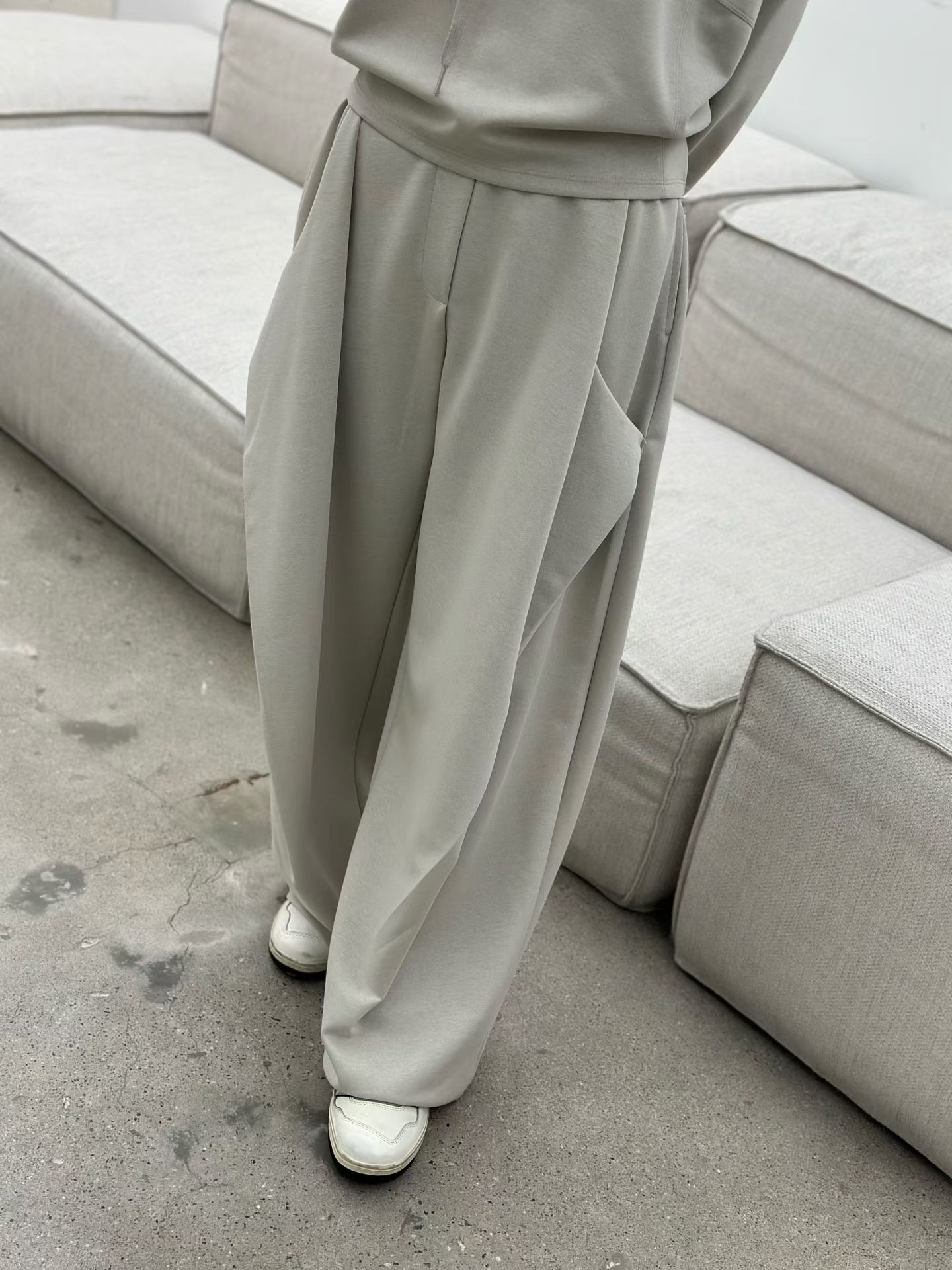 LE08 / SIDE DETAIL POCKET TROUSERS