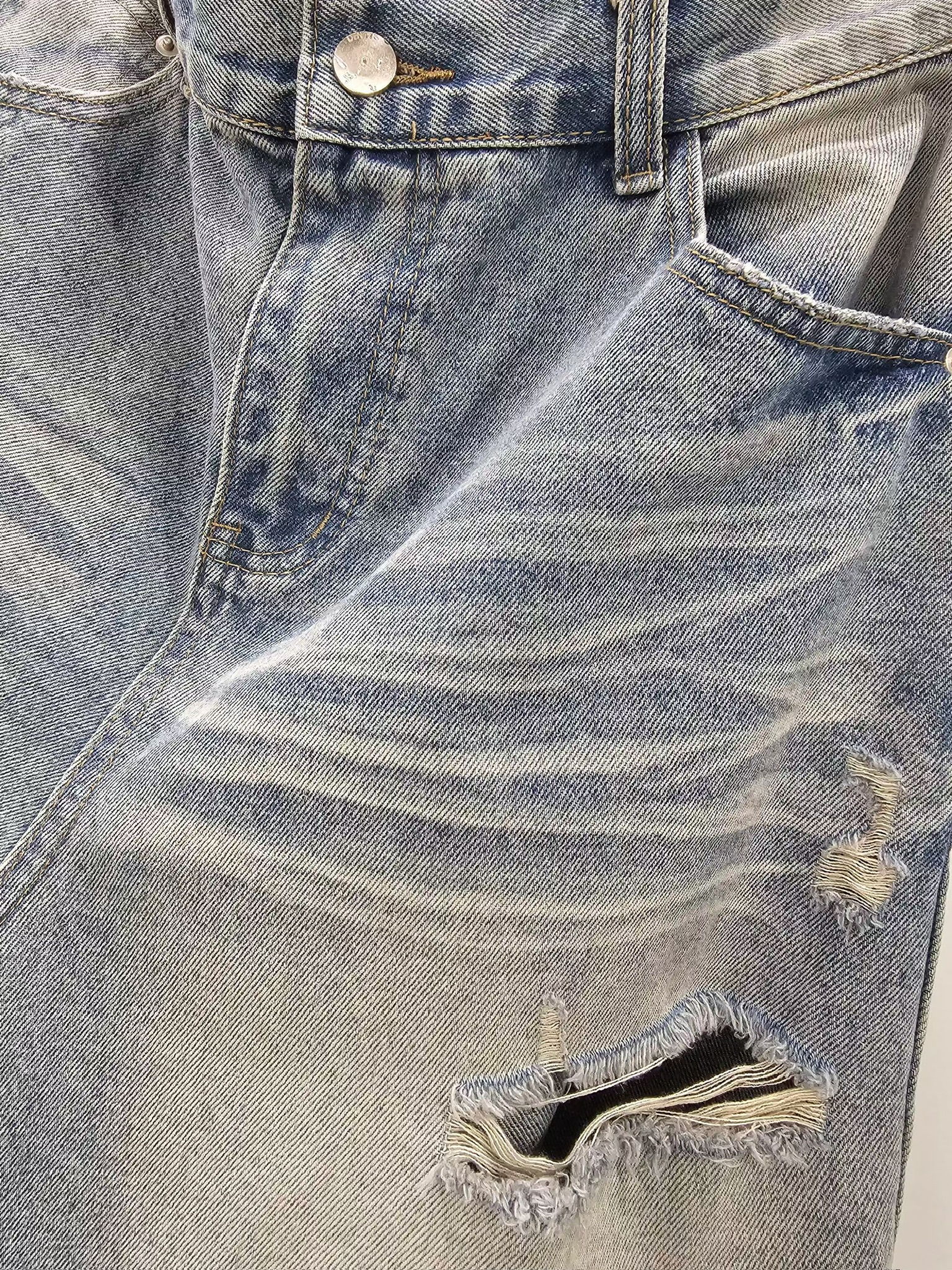 YY22 / DISTRESSED WASHED DENIM BERMS