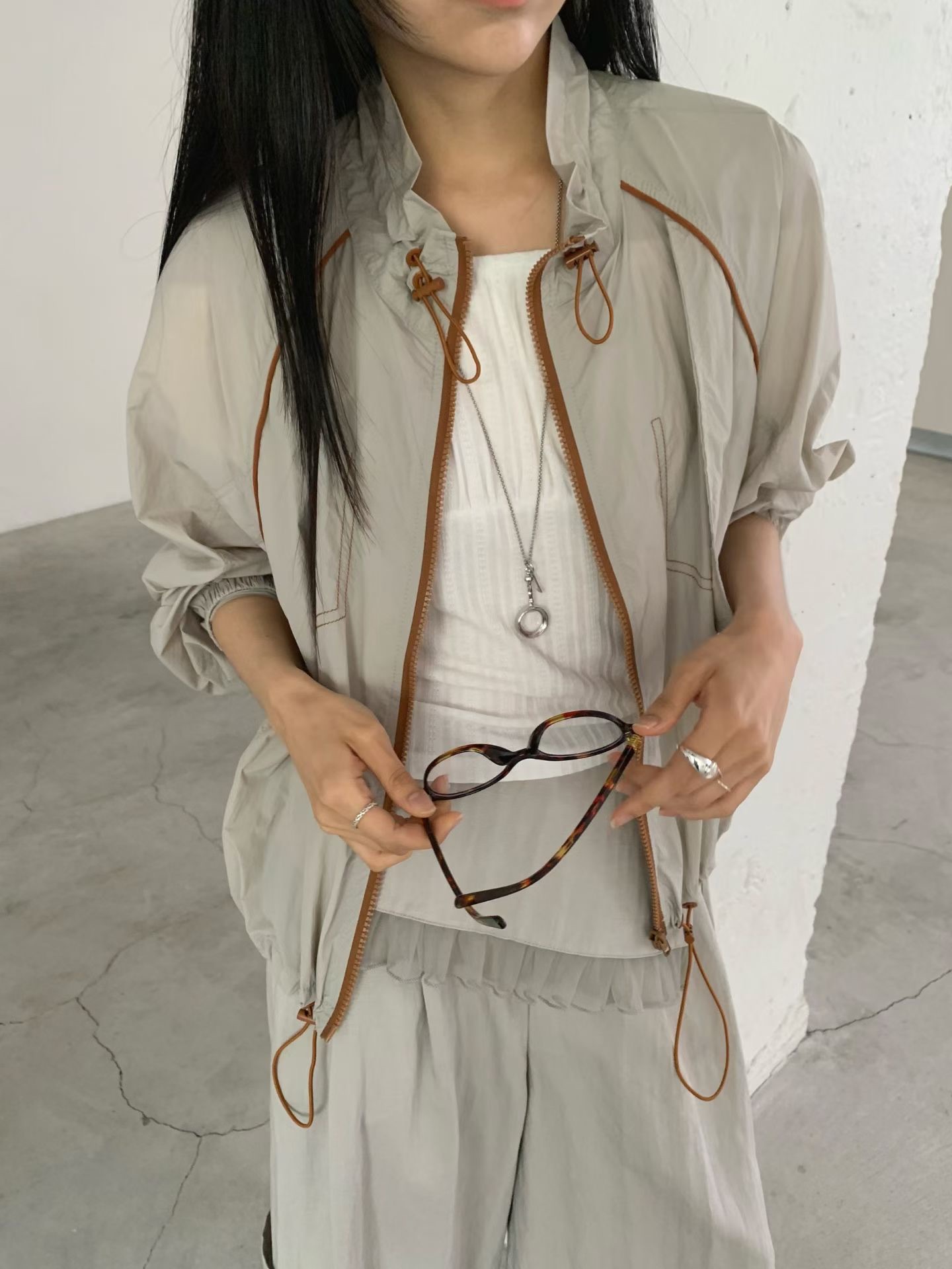 1150826 / CONTRAST ZIPPER LIGHT JACKET