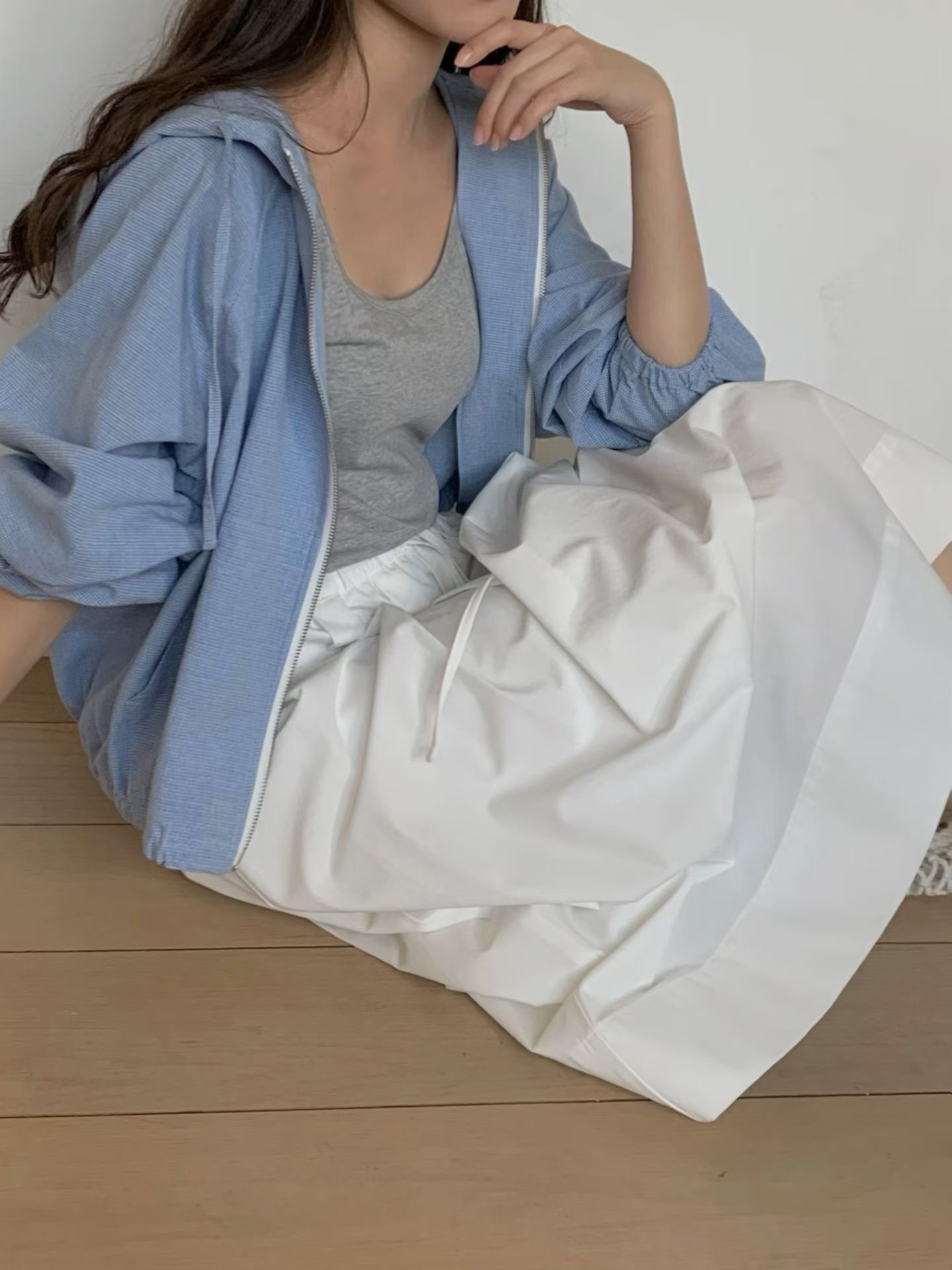 JU15 / TEXTURED ZIP-UP HOODED JACKET