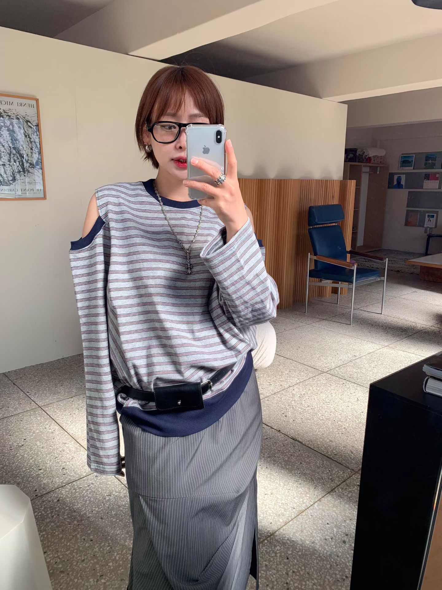 KL15 / COLD SHOULDER STRIPE TOP