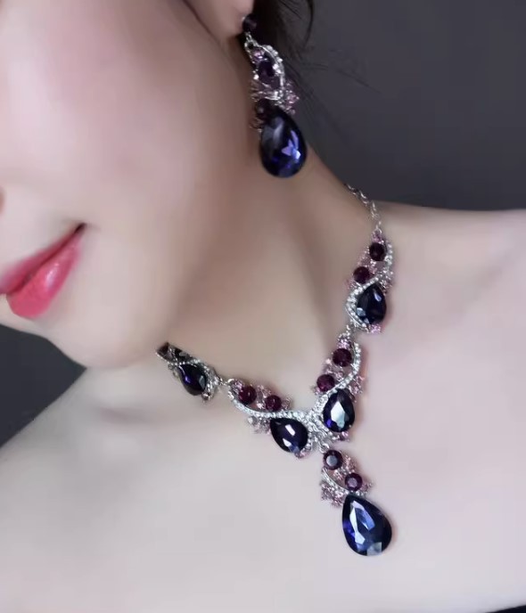 (🔥Promotion 60% OFF)New exaggerated temperament necklace earrings two-piece set