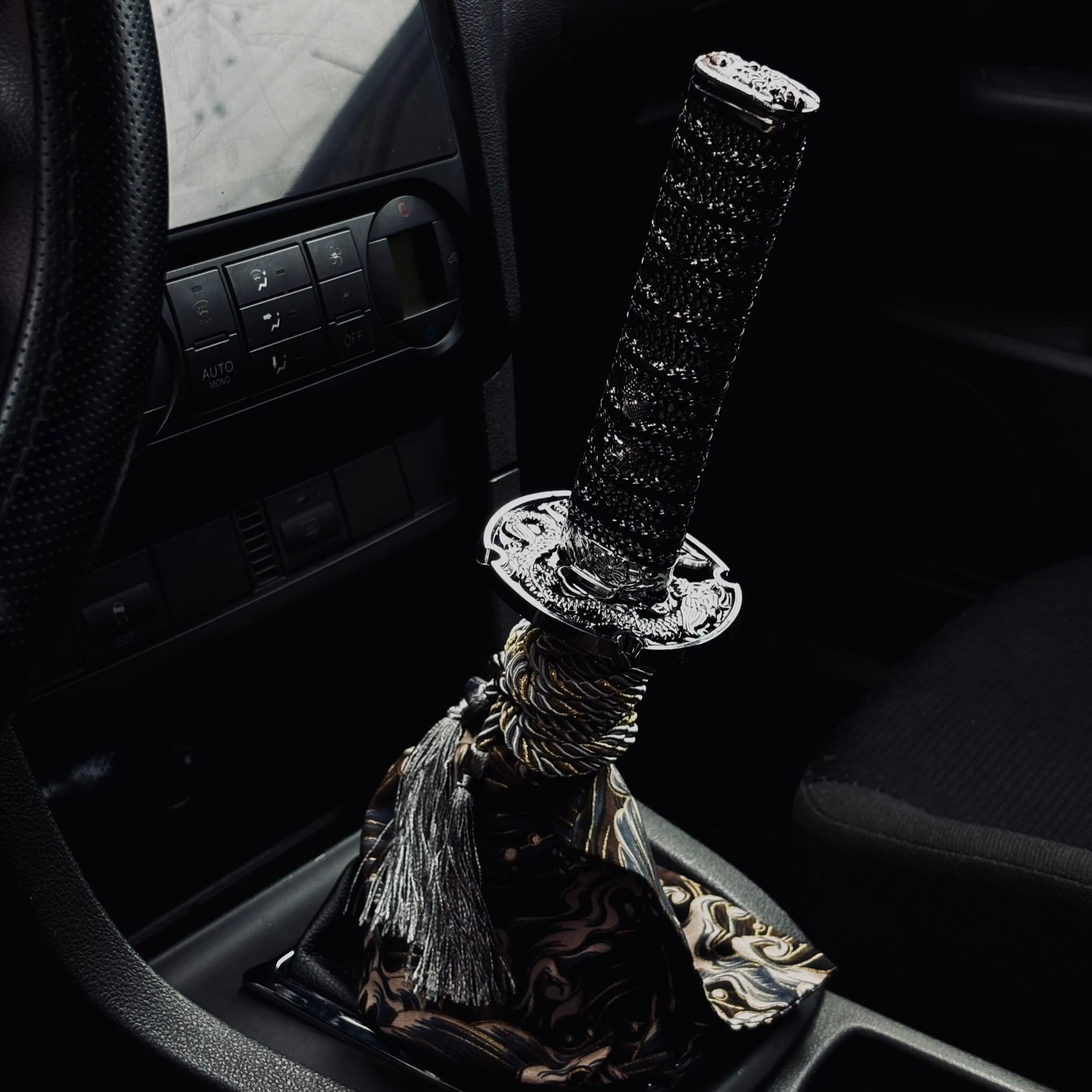 Japanese Samurai Sword Car Gear Shift Knob – Universal Katana Shifter Lever with 4 Adapters for Manual Transmission Cars