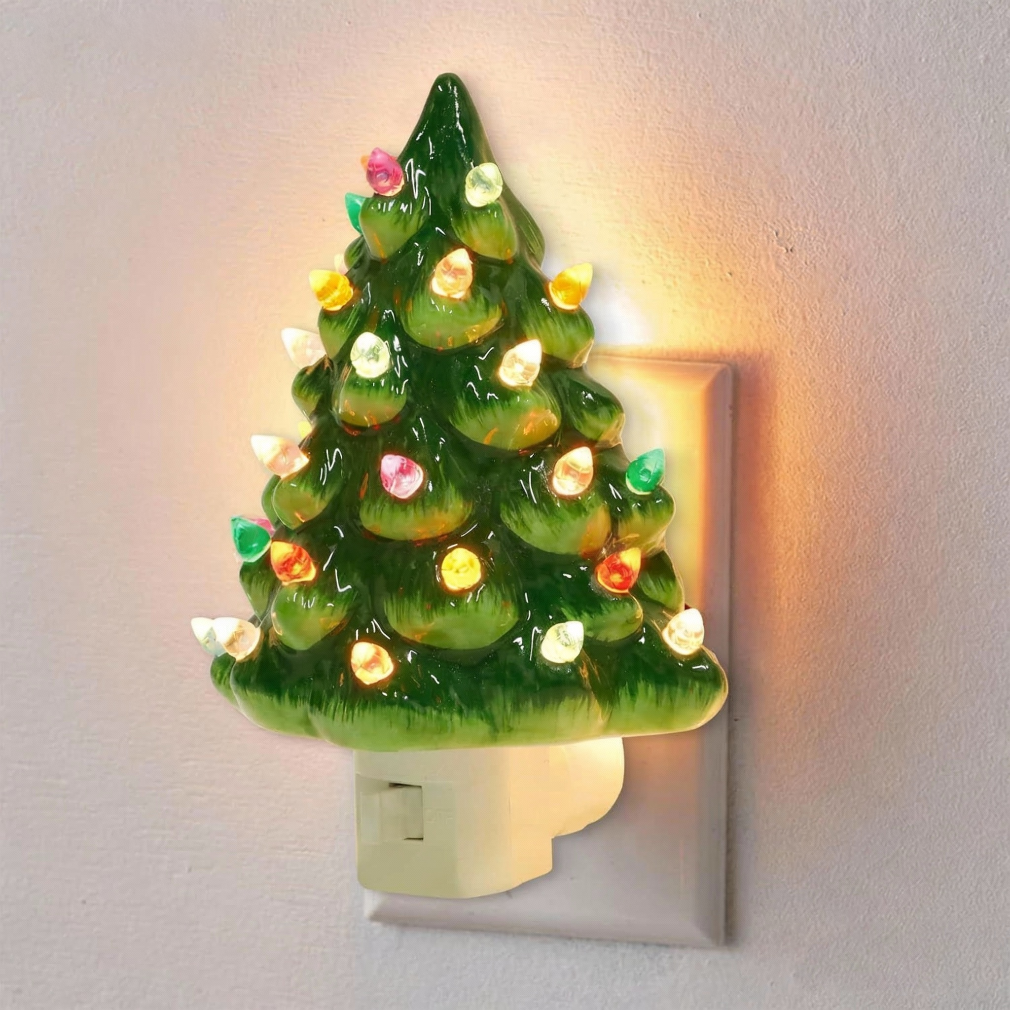 Resin Christmas Tree Night Light – Festive Plug-in Holiday Lamp (US/EU Plug Options)