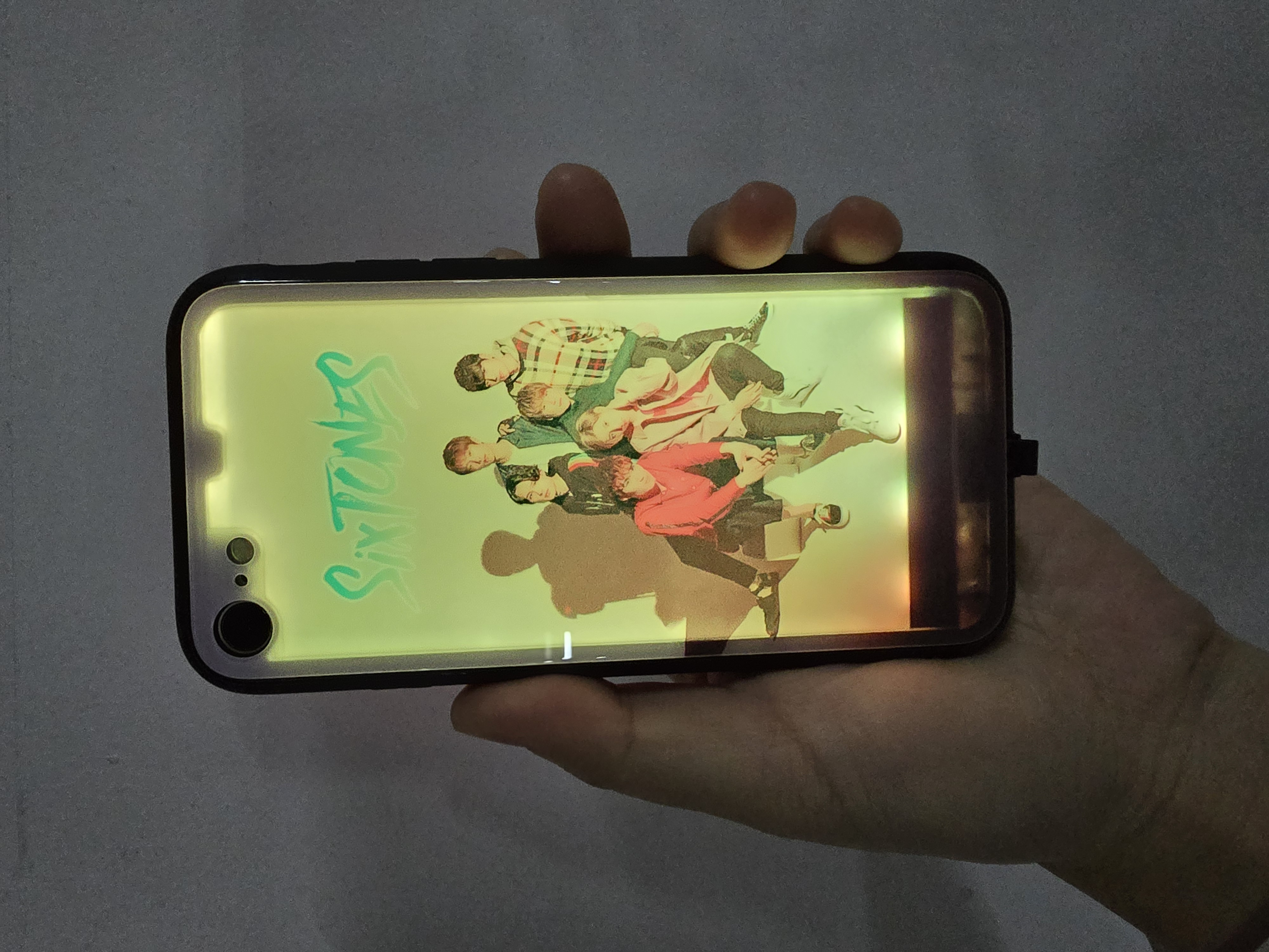 発光するスマートフォンケース 【SixTONES】3種類