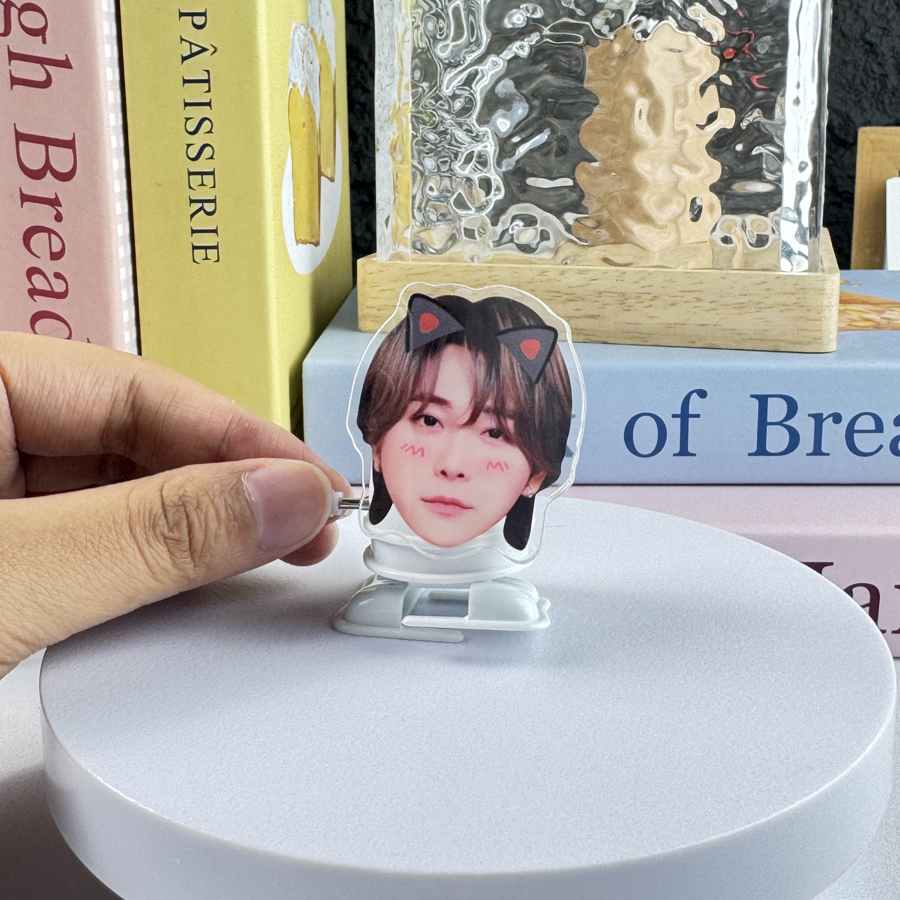 歩くアクリルスタンド・卓上デコ【大森元貴/Mrs.GREENAPPLE】-YITOTO™推し活がもっと楽しくなる