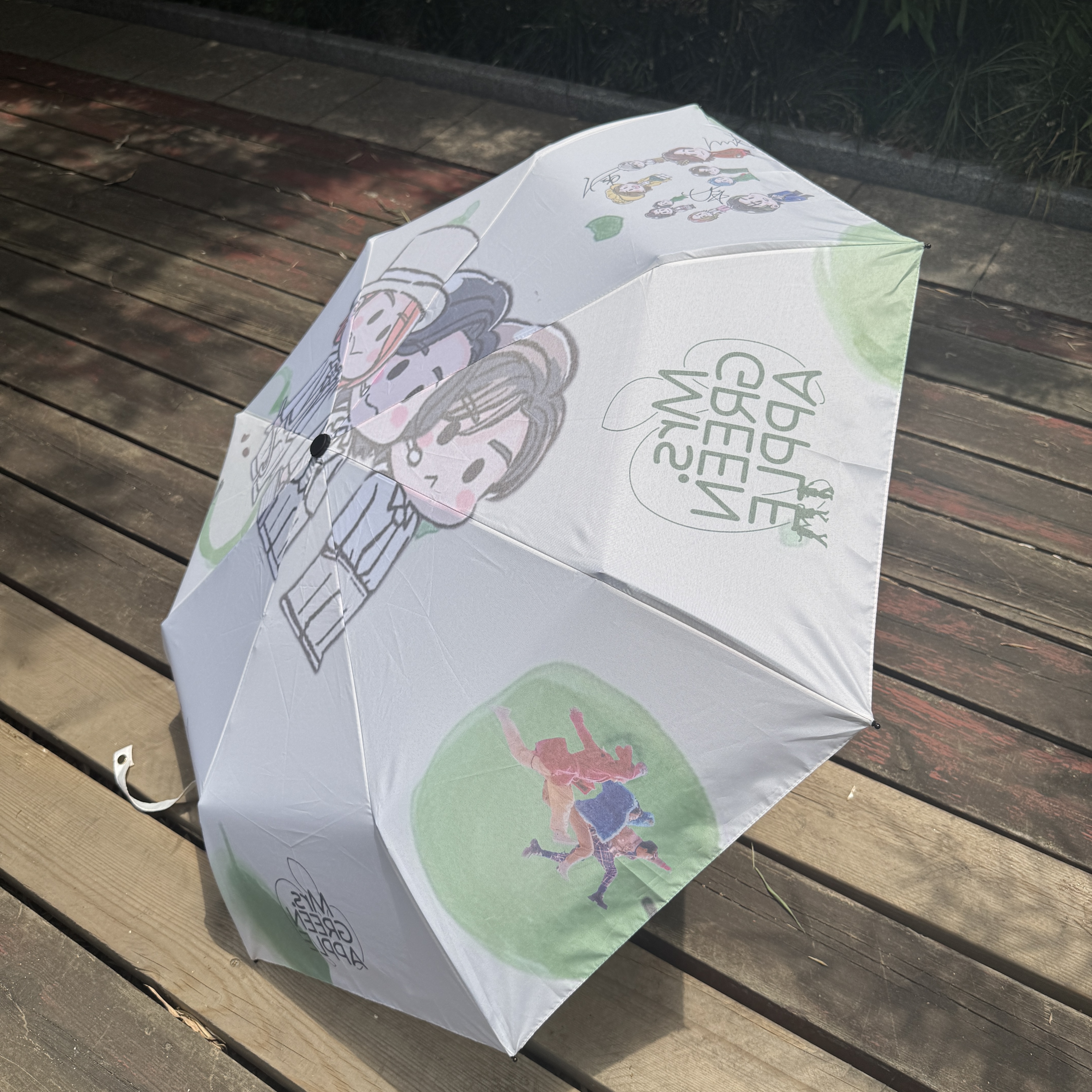 透光生地の三つ折り傘【Mrs. GREEN APPLE】